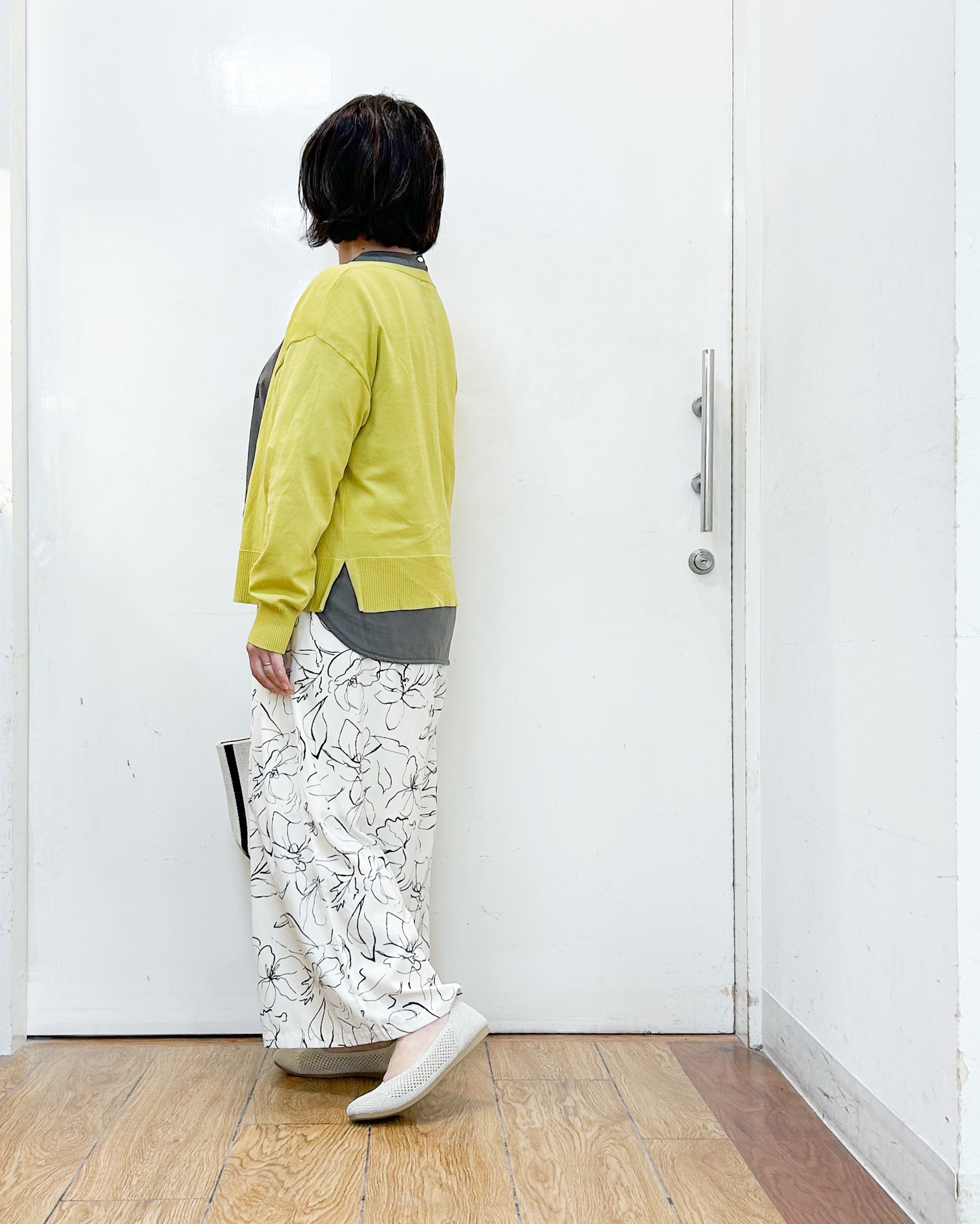 haruさんの「SHOO･LA･RUE｜【洗濯機可/UV】さらっとしたタッチが心地よい ショート丈 Vネックカーディガン」を使ったコーディネート