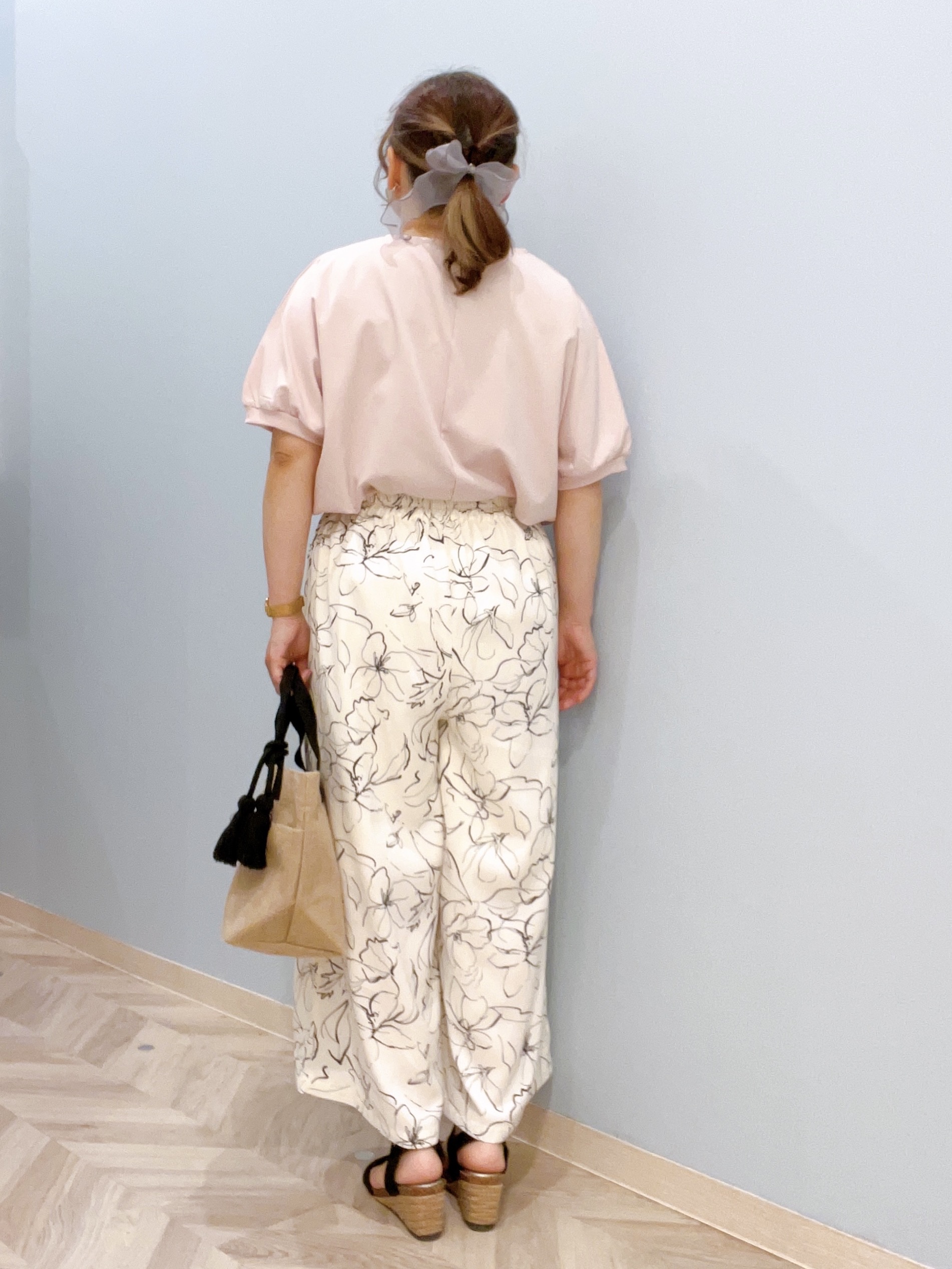 kitaさんの「SHOO･LA･RUE｜【洗濯後しわになりにくい】インせず着られる さらっとタッチのドルマンブラウス」を使ったコーディネート
