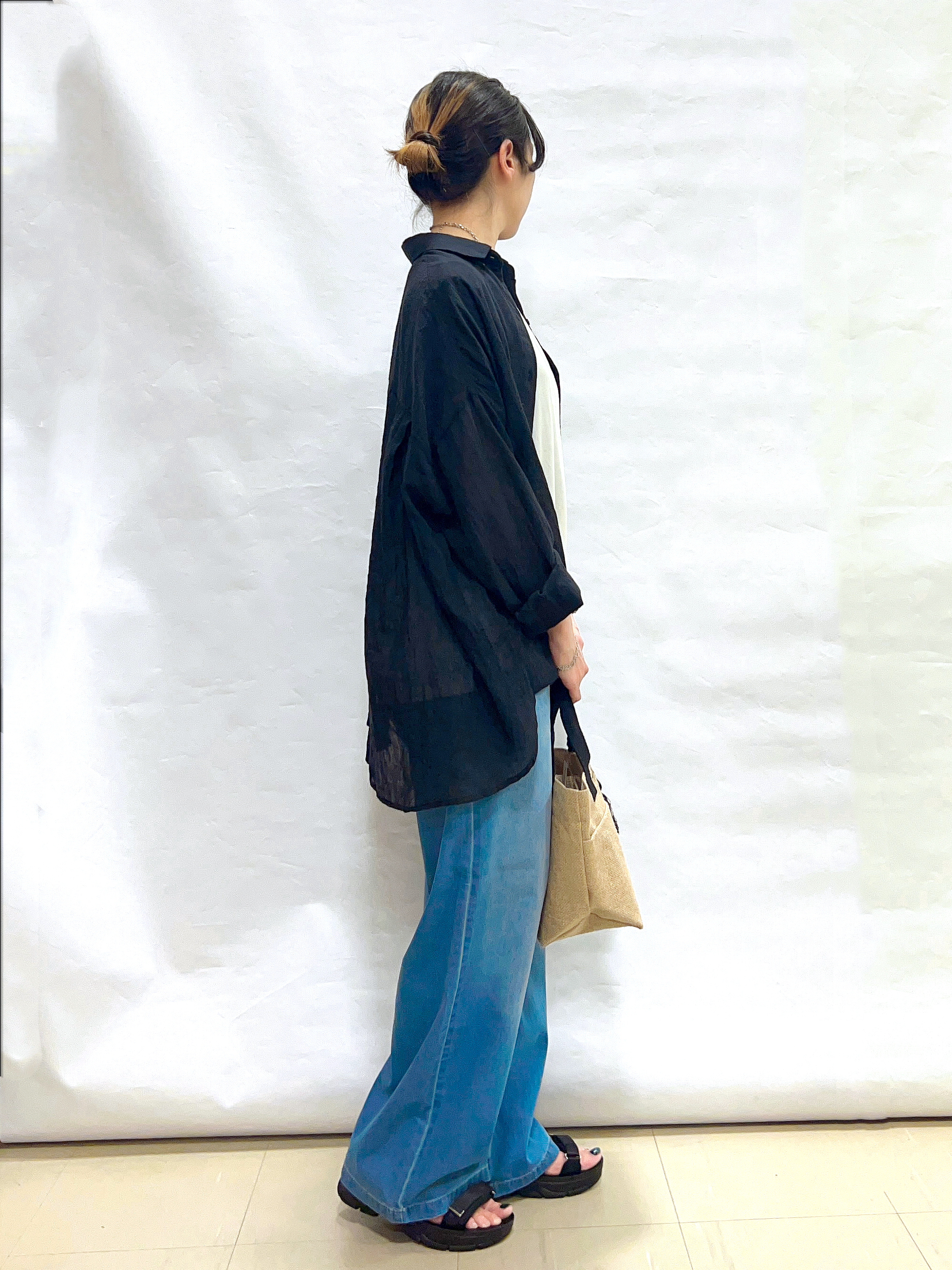 まっつんさんの「SHOO･LA･RUE｜【UVカット/接触冷感】上品に涼し気 とろみタックノースリーブトップス」を使ったコーディネート