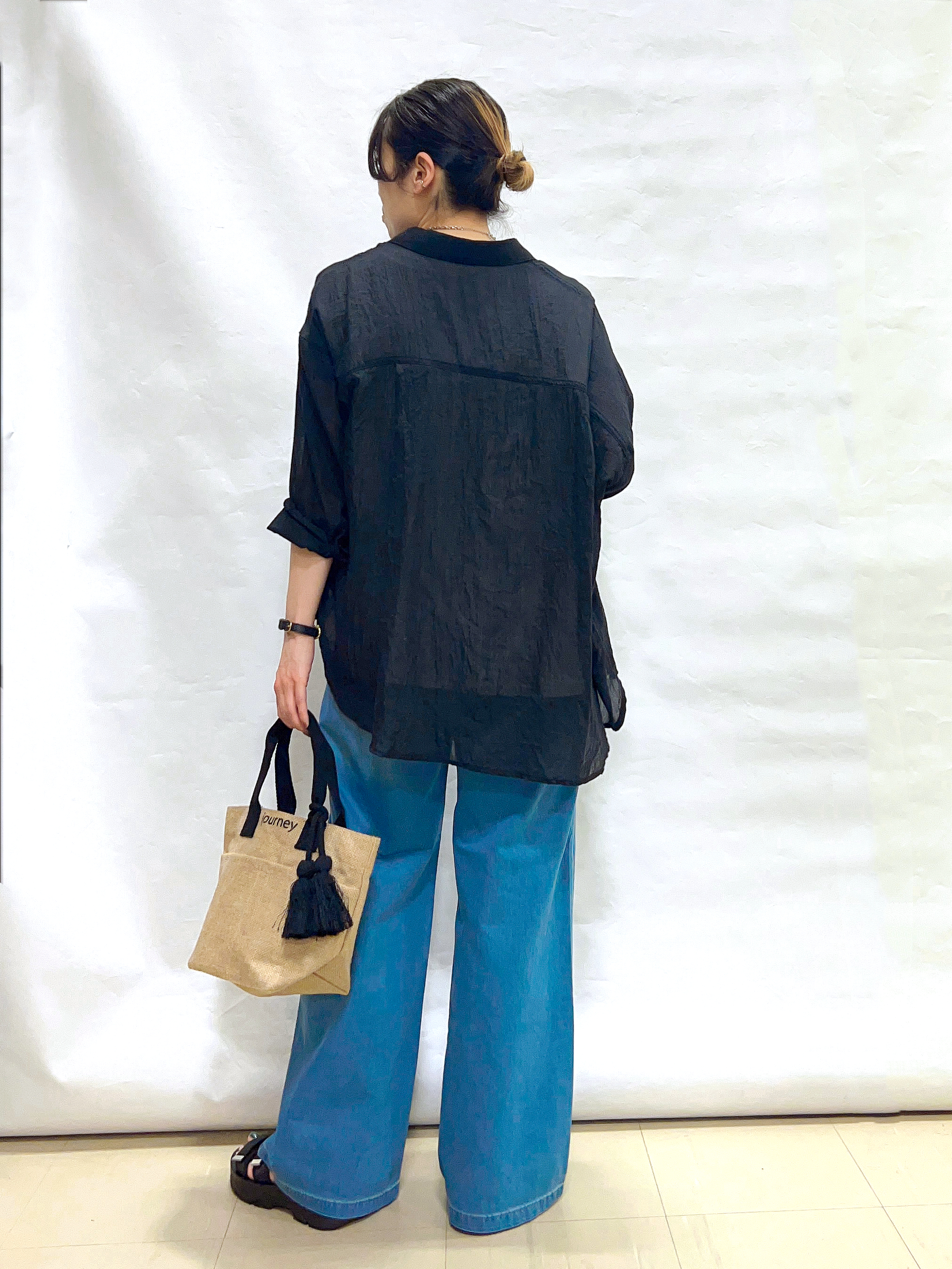 まっつんさんの「SHOO･LA･RUE｜【UVカット/接触冷感】上品に涼し気 とろみタックノースリーブトップス」を使ったコーディネート