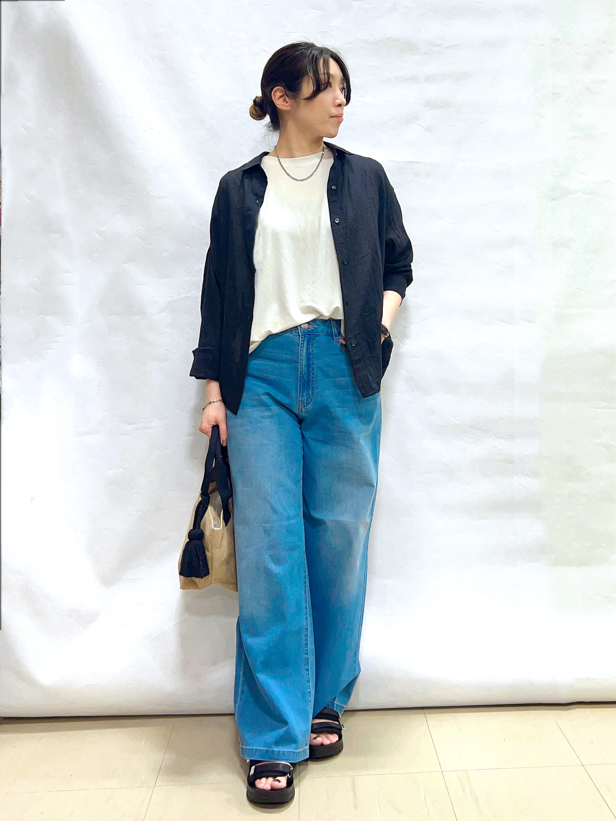 まっつんさんの「SHOO･LA･RUE｜【UVカット/接触冷感】上品に涼し気 とろみタックノースリーブトップス」を使ったコーディネート