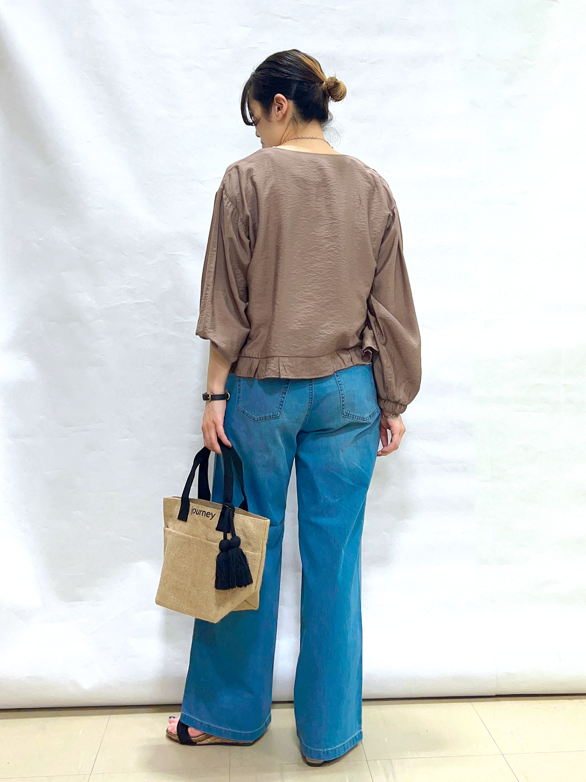 まっつんさんの「SHOO･LA･RUE｜【UVカット/接触冷感】上品に涼し気 とろみタックノースリーブトップス」を使ったコーディネート
