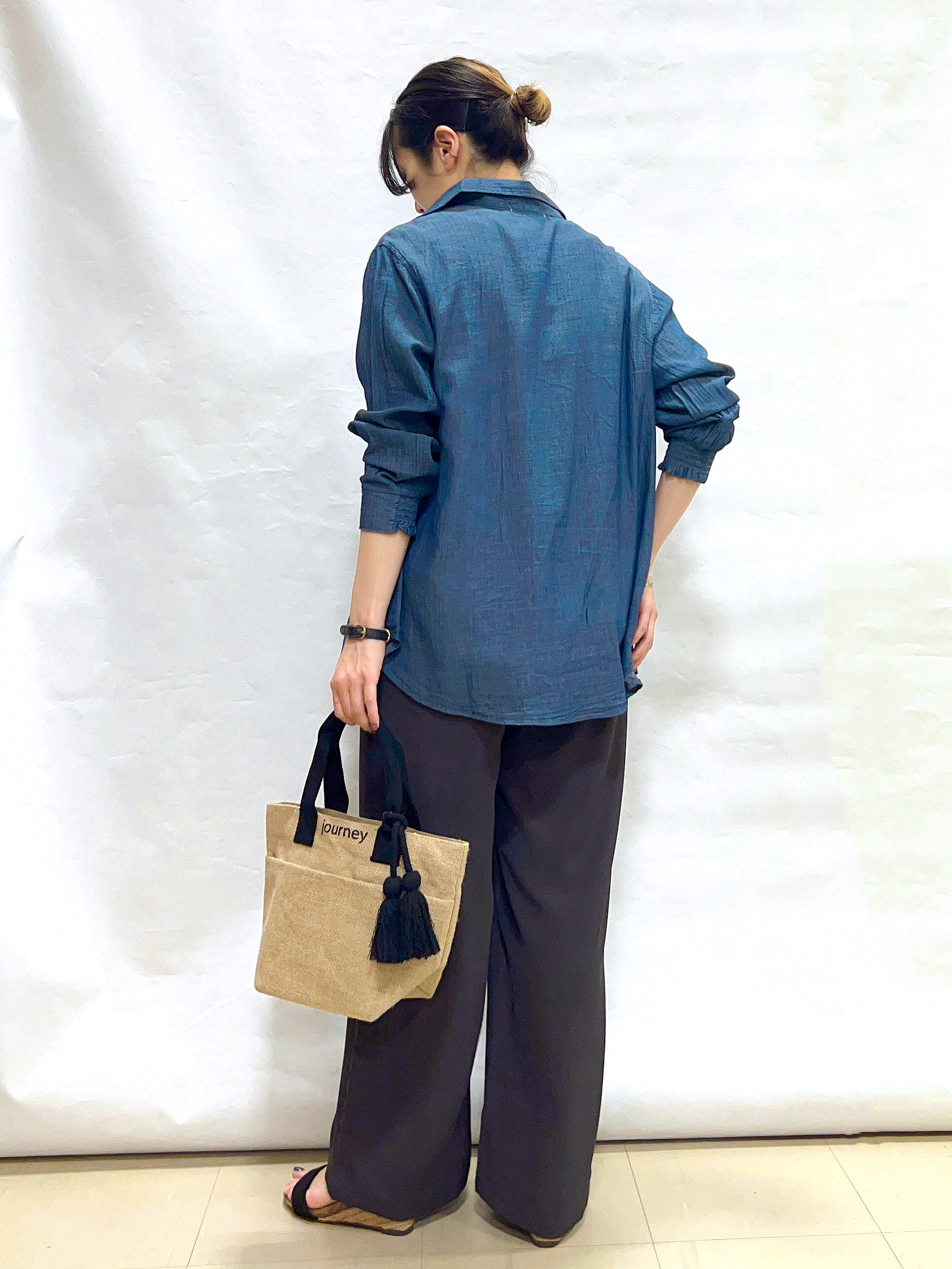 まっつんさんの「SHOO･LA･RUE｜【UVカット/接触冷感】上品に涼し気 とろみタックノースリーブトップス」を使ったコーディネート