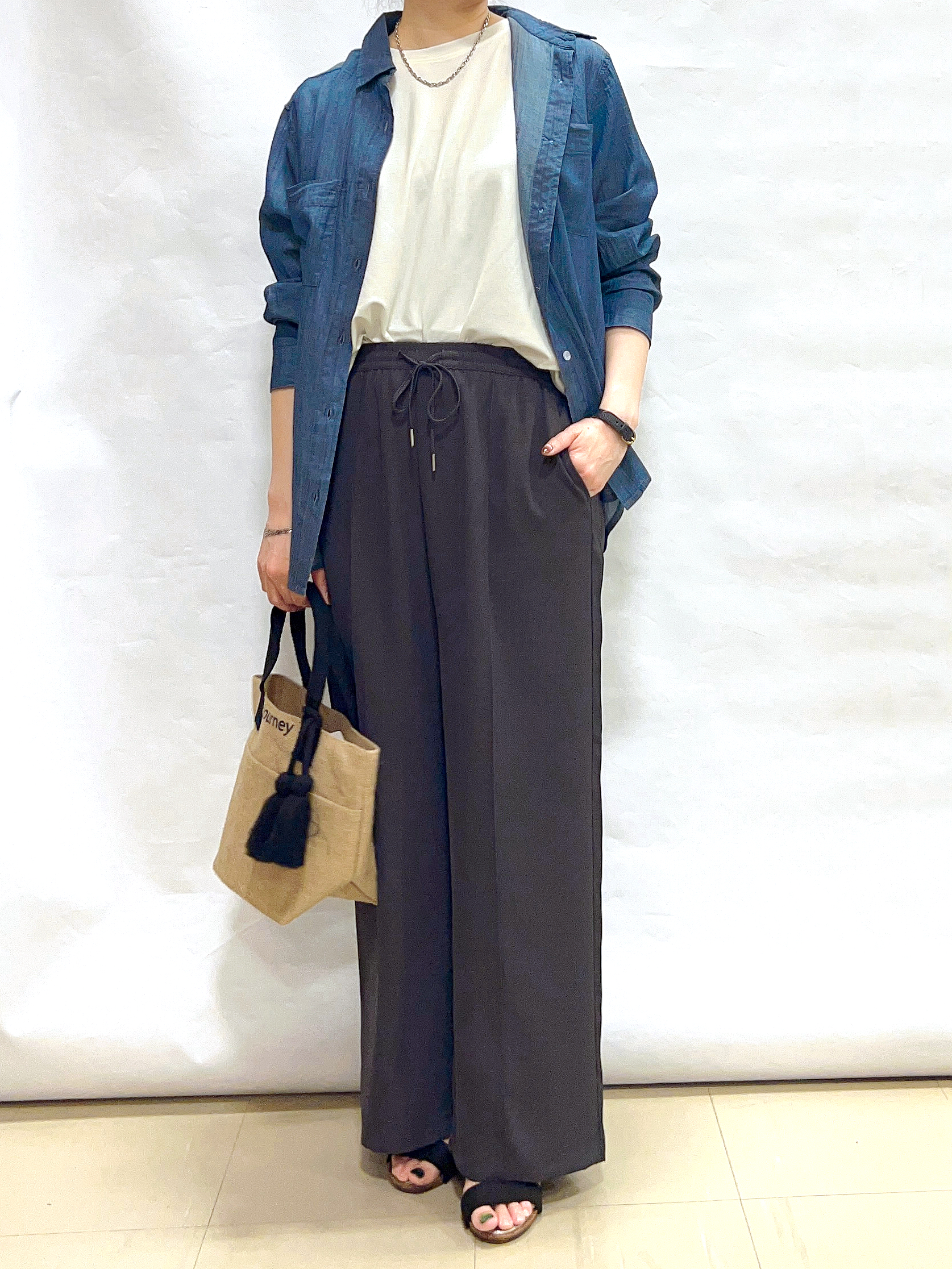 まっつんさんの「SHOO･LA･RUE｜【UVカット/接触冷感】上品に涼し気 とろみタックノースリーブトップス」を使ったコーディネート