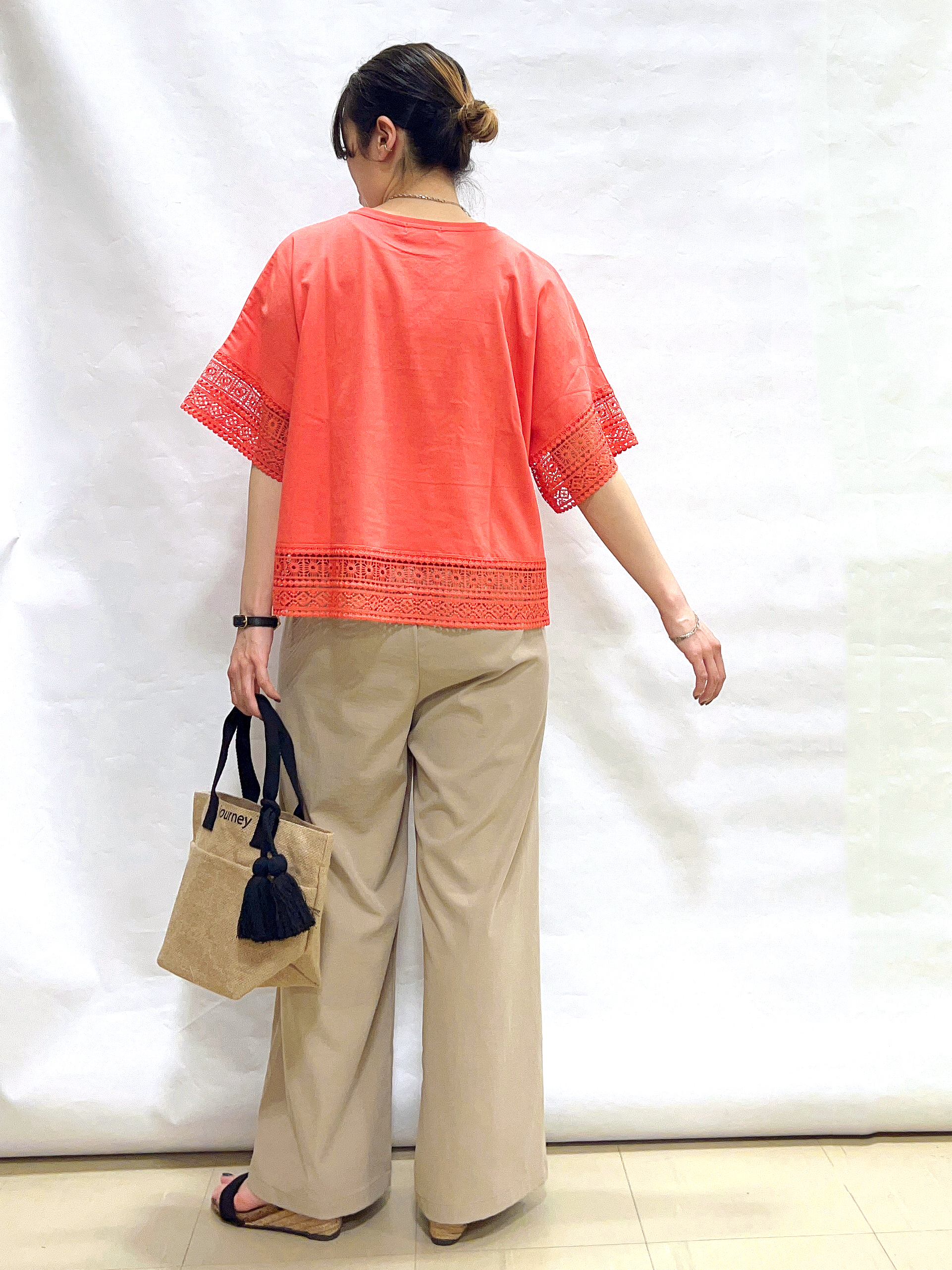 まっつんさんの「SHOO･LA･RUE｜【洗濯機可/体型カバー/S-LL】レース使いがポイント デザインTシャツ」を使ったコーディネート