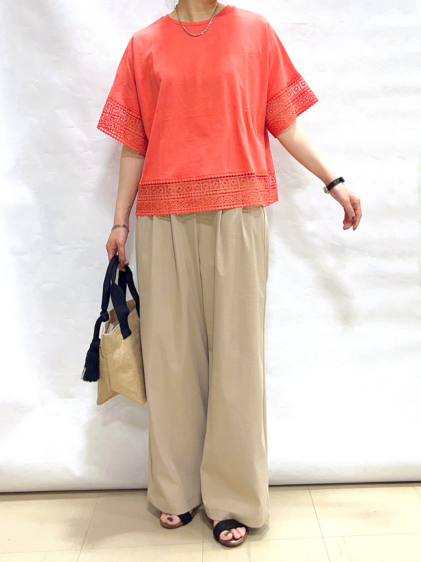 まっつんさんの「SHOO･LA･RUE｜【洗濯機可/体型カバー/S-LL】レース使いがポイント デザインTシャツ」を使ったコーディネート
