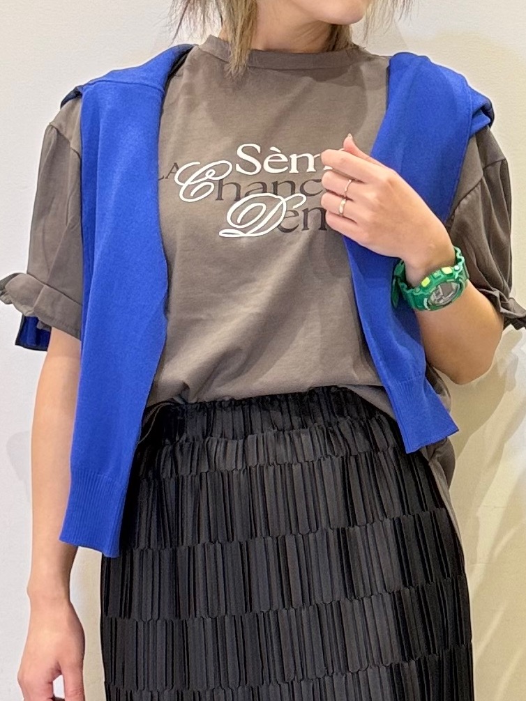 misakiさんの「SHOO･LA･RUE｜【洗濯機可/UV】さらっとしたタッチが心地よい ショート丈 Vネックカーディガン」を使ったコーディネート