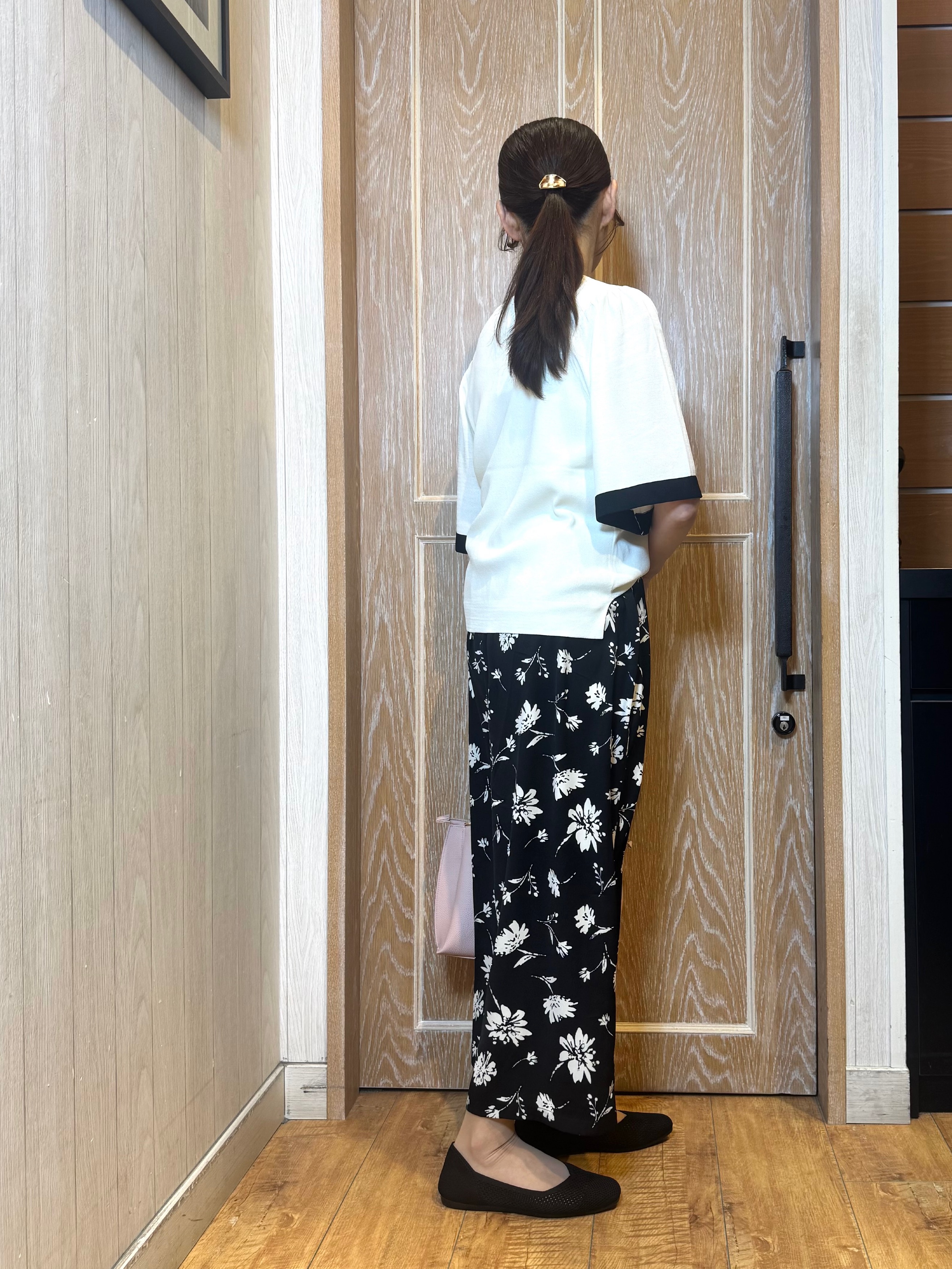 KAORIさんの「SHOO･LA･RUE｜【毎日洗える/UV/S-LL】二の腕かくせる フレアスリーブひらり5分袖ニット」を使ったコーディネート