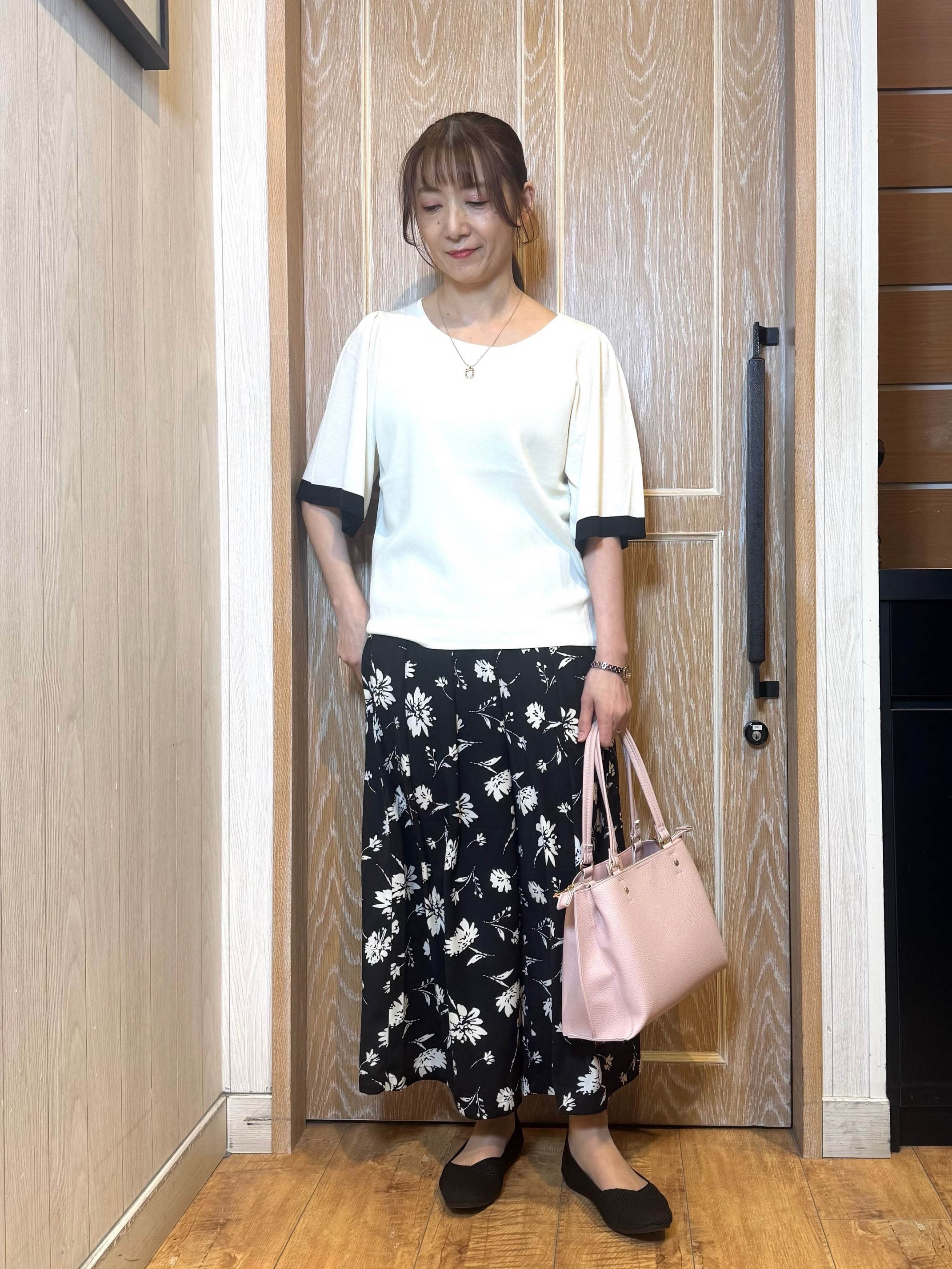 KAORIさんの「SHOO･LA･RUE｜【毎日洗える/UV/S-LL】二の腕かくせる フレアスリーブひらり5分袖ニット」を使ったコーディネート