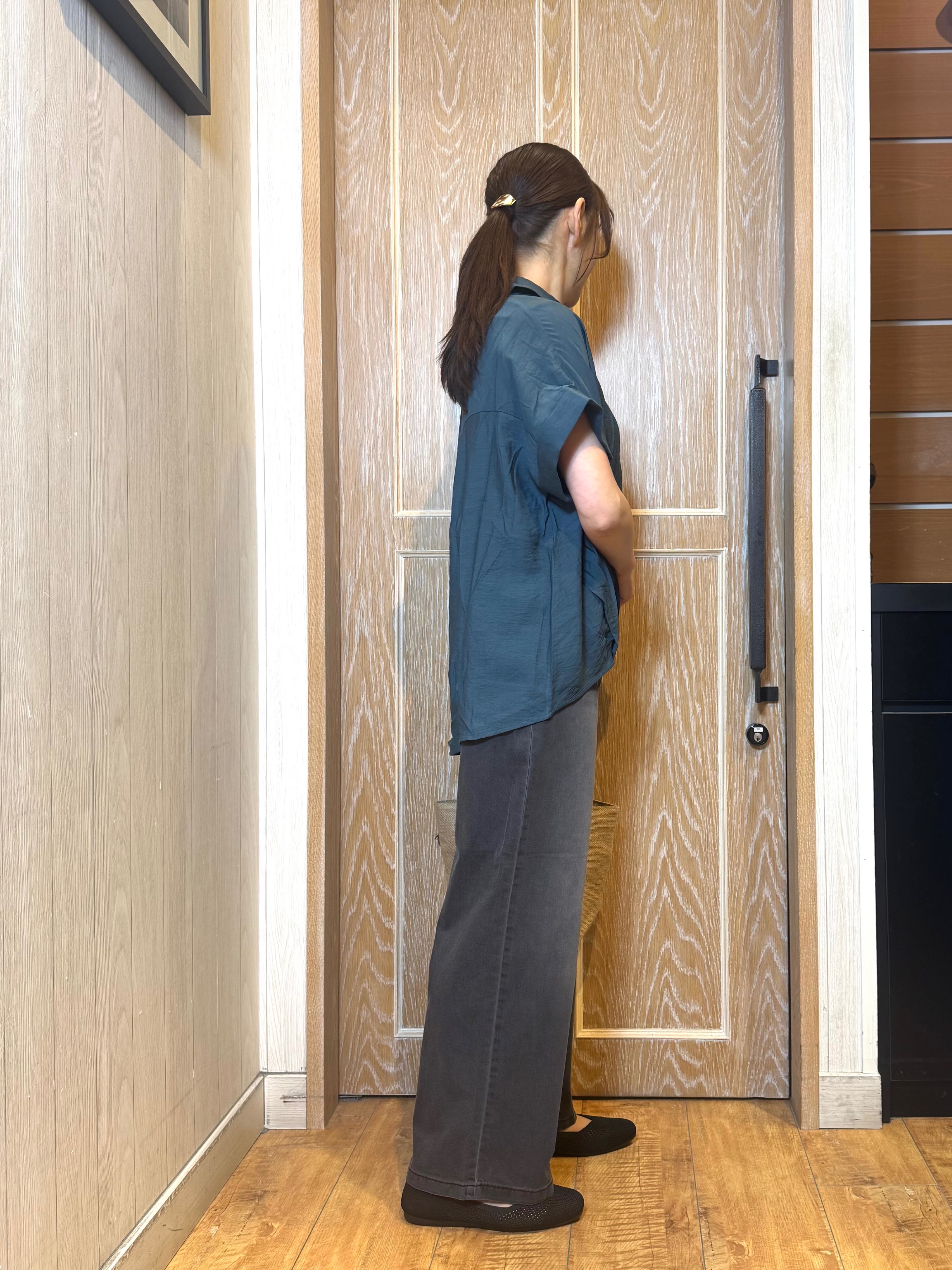 KAORIさんの「SHOO･LA･RUE｜【S-LL/洗濯機可】インせず着られる 裾タック スキッパーシャツ」を使ったコーディネート
