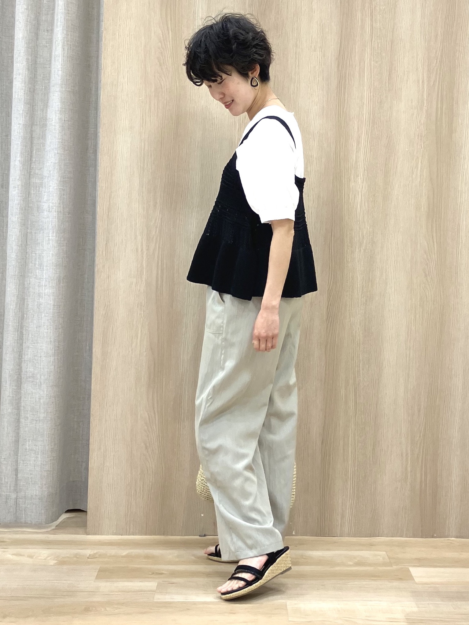 Keiさんの「grove｜【2点SET】着るだけで完成、透かし編みニットビスチェ&times;ブラウス」を使ったコーディネート