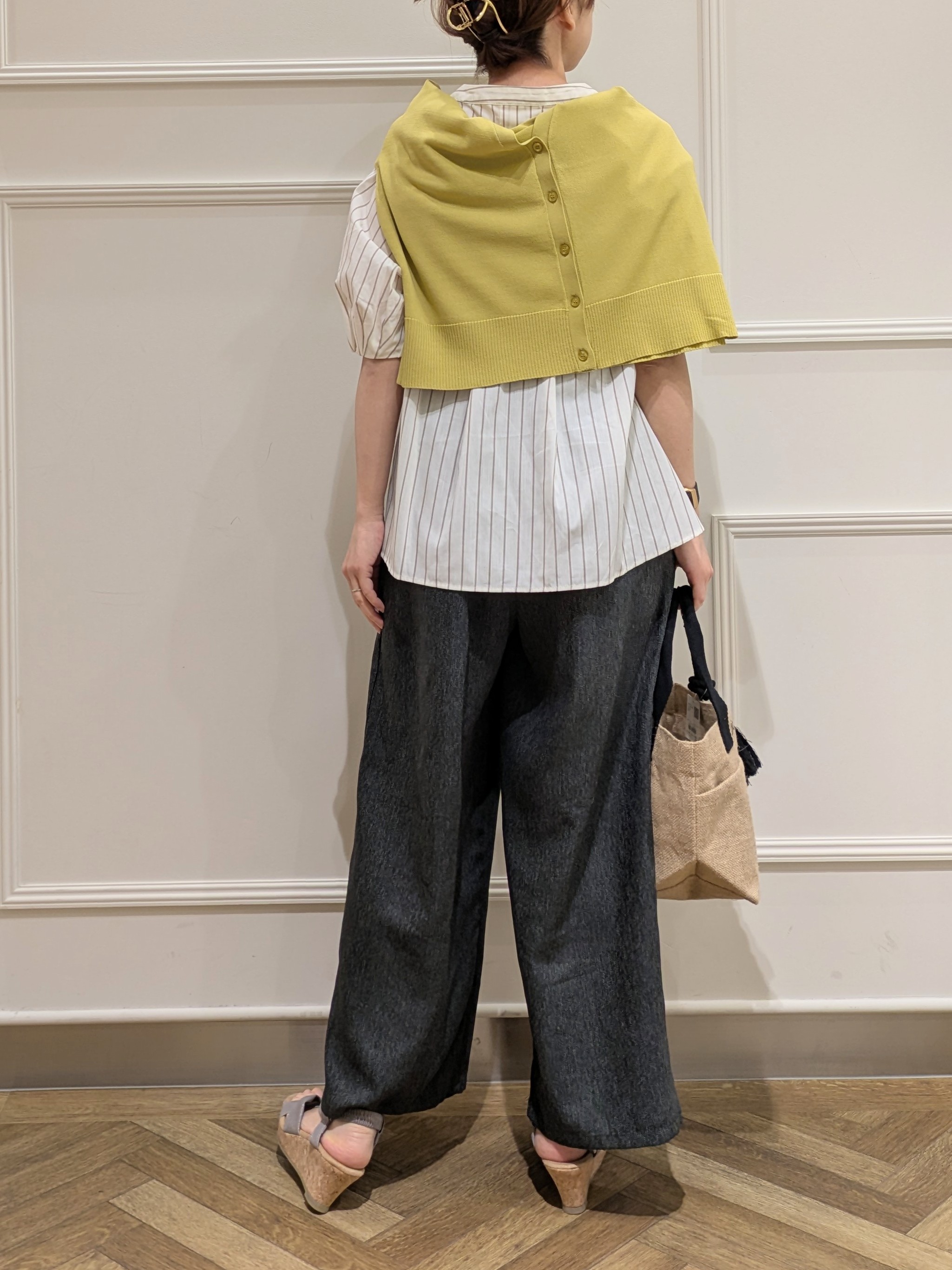おとうふさんの「SHOO･LA･RUE｜【高レビュー/S-LL】穿くだけすっきりシルエット サイドボタン付き デニム風ワイドパンツ」を使ったコーディネート