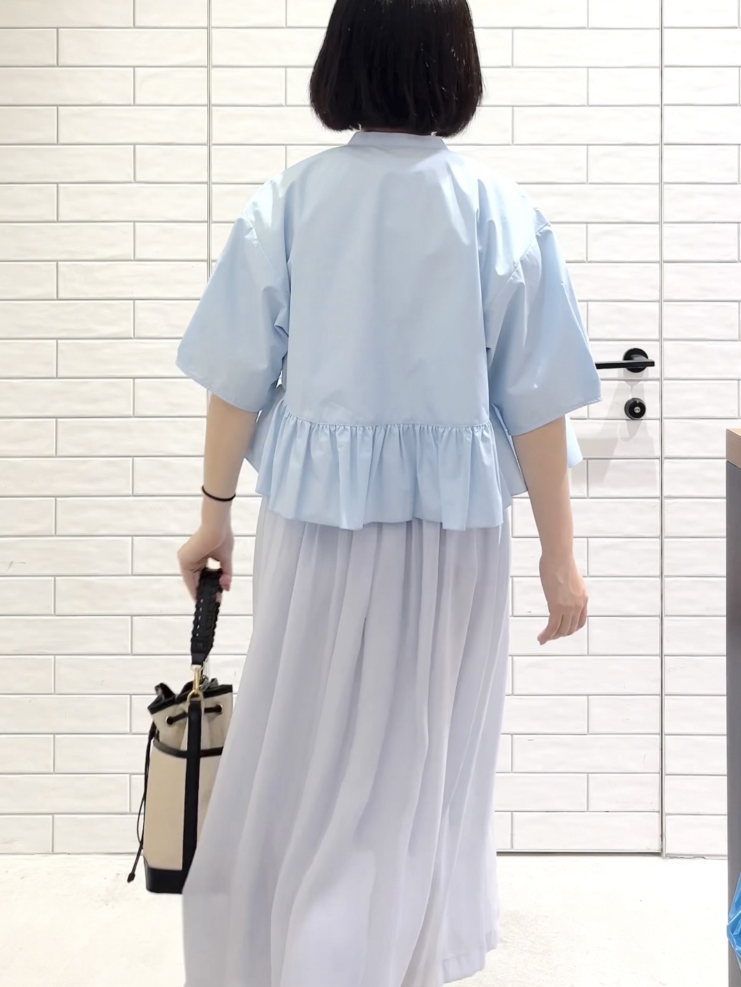 しおりさんの「OPAQUE.CLIP｜フリルペプラムシャツブラウス【洗濯機OK】」を使ったコーディネート