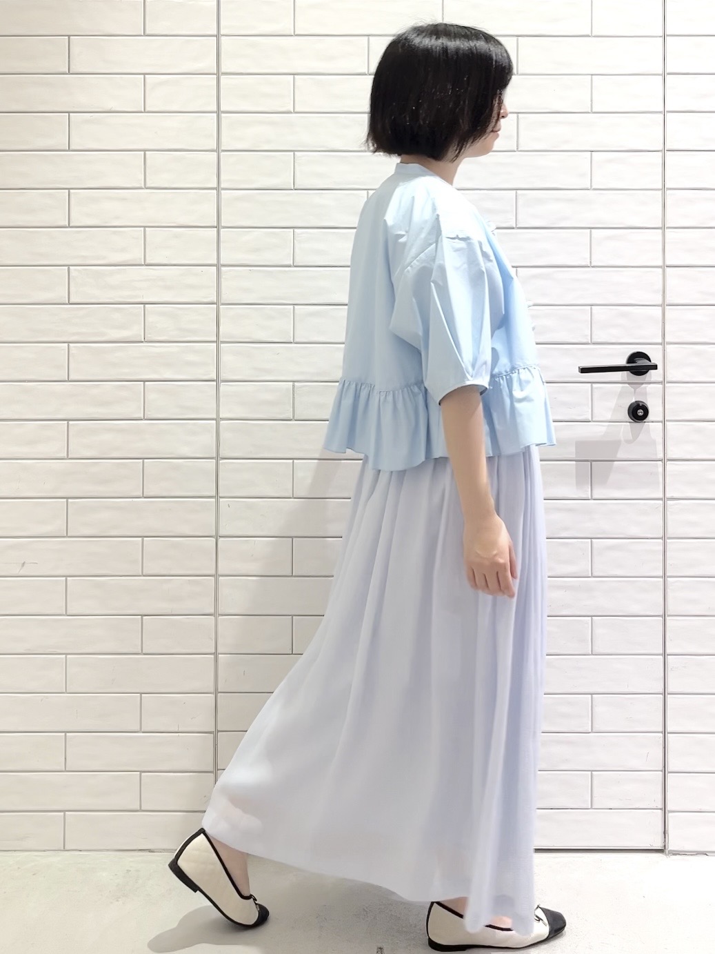 しおりさんの「OPAQUE.CLIP｜フリルペプラムシャツブラウス【洗濯機OK】」を使ったコーディネート