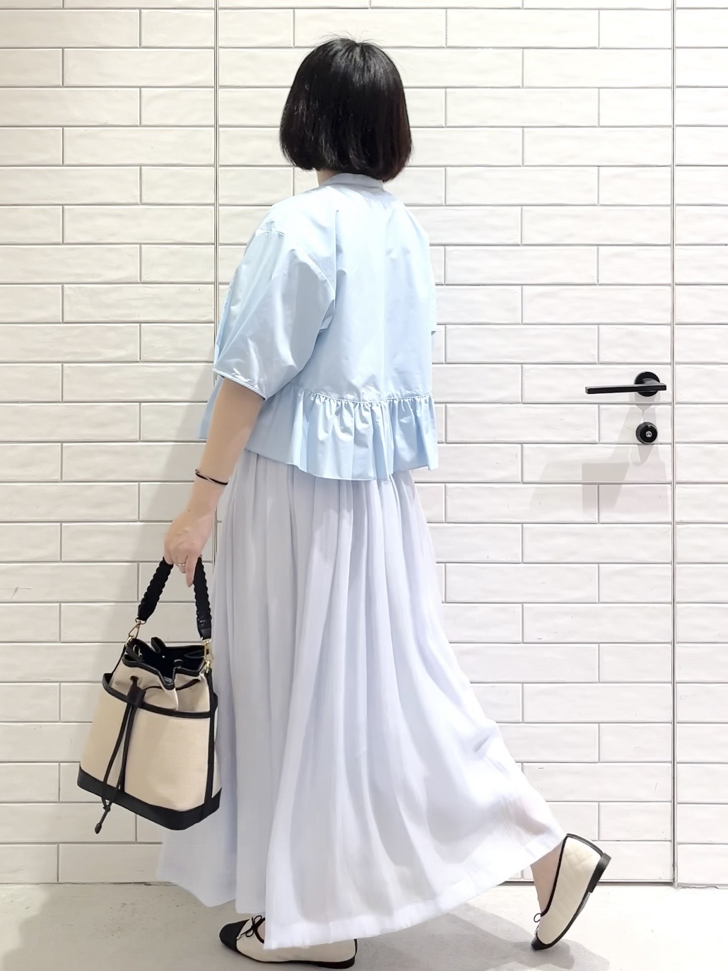 しおりさんの「OPAQUE.CLIP｜フリルペプラムシャツブラウス【洗濯機OK】」を使ったコーディネート
