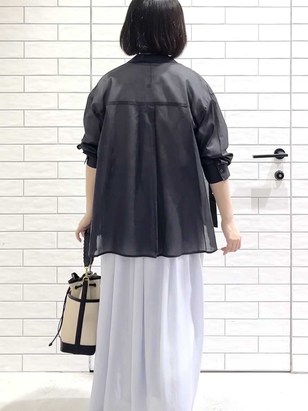 しおりさんの「OPAQUE.CLIP｜シアーローンシャツ【洗濯機OK】」を使ったコーディネート