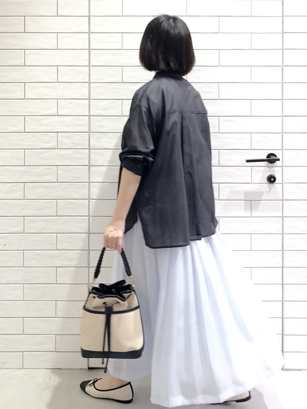 しおりさんの「OPAQUE.CLIP｜シアーローンシャツ【洗濯機OK】」を使ったコーディネート