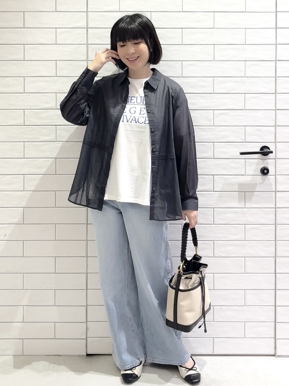 しおりさんの「OPAQUE.CLIP｜シアーローンシャツ【洗濯機OK】」を使ったコーディネート