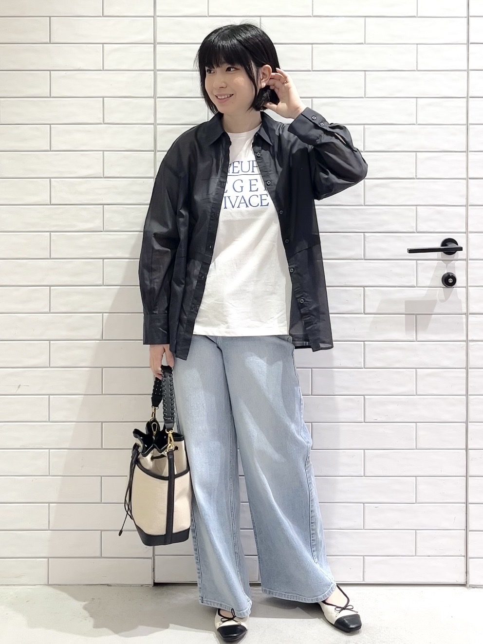しおりさんの「OPAQUE.CLIP｜シアーローンシャツ【洗濯機OK】」を使ったコーディネート
