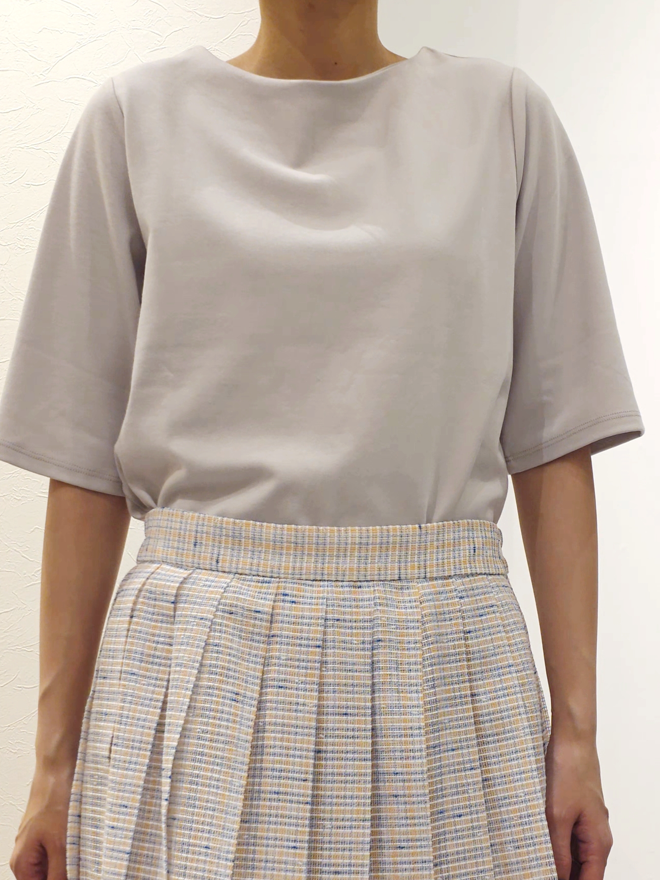 ケイさんの「grove｜【二の腕カバー/すっきり見え・抗菌防臭/UVカット】きちんと素材のボートネックTシャツ」を使ったコーディネート