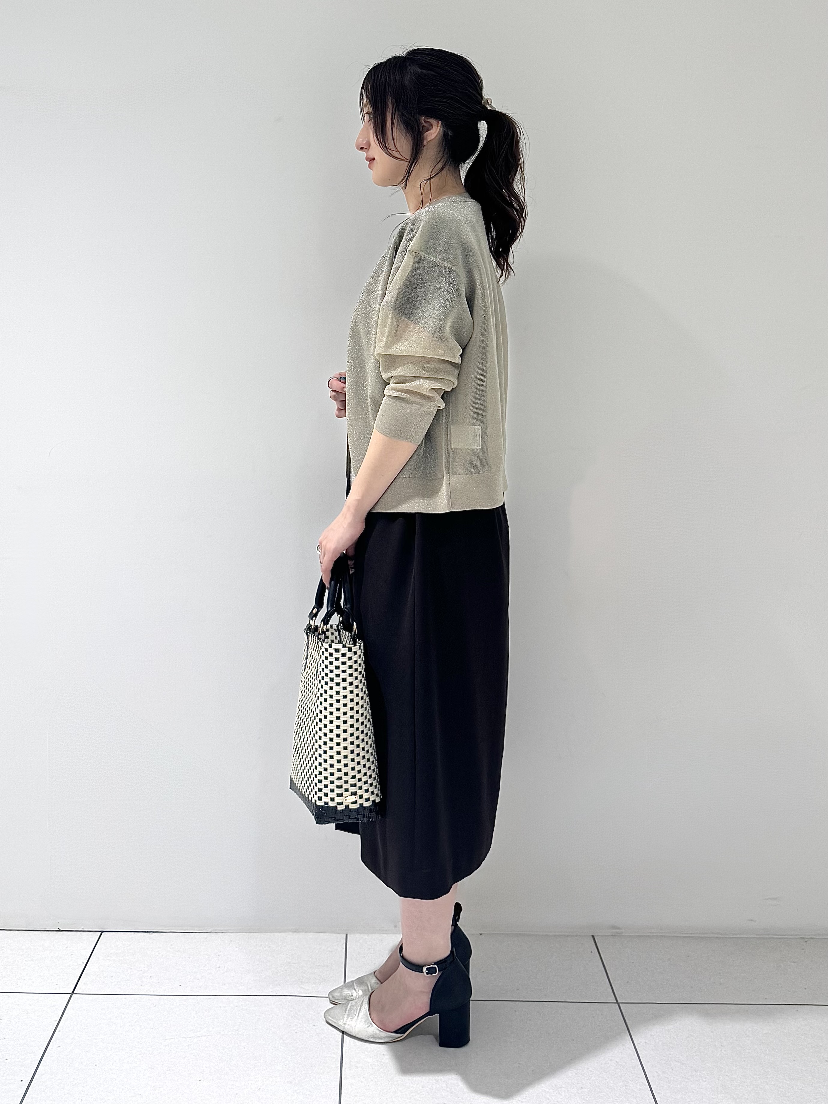 そんさんの「INDIVI｜【洗える／シアーラメ】ブルゾン風ジップアップニットカーディガン」を使ったコーディネート