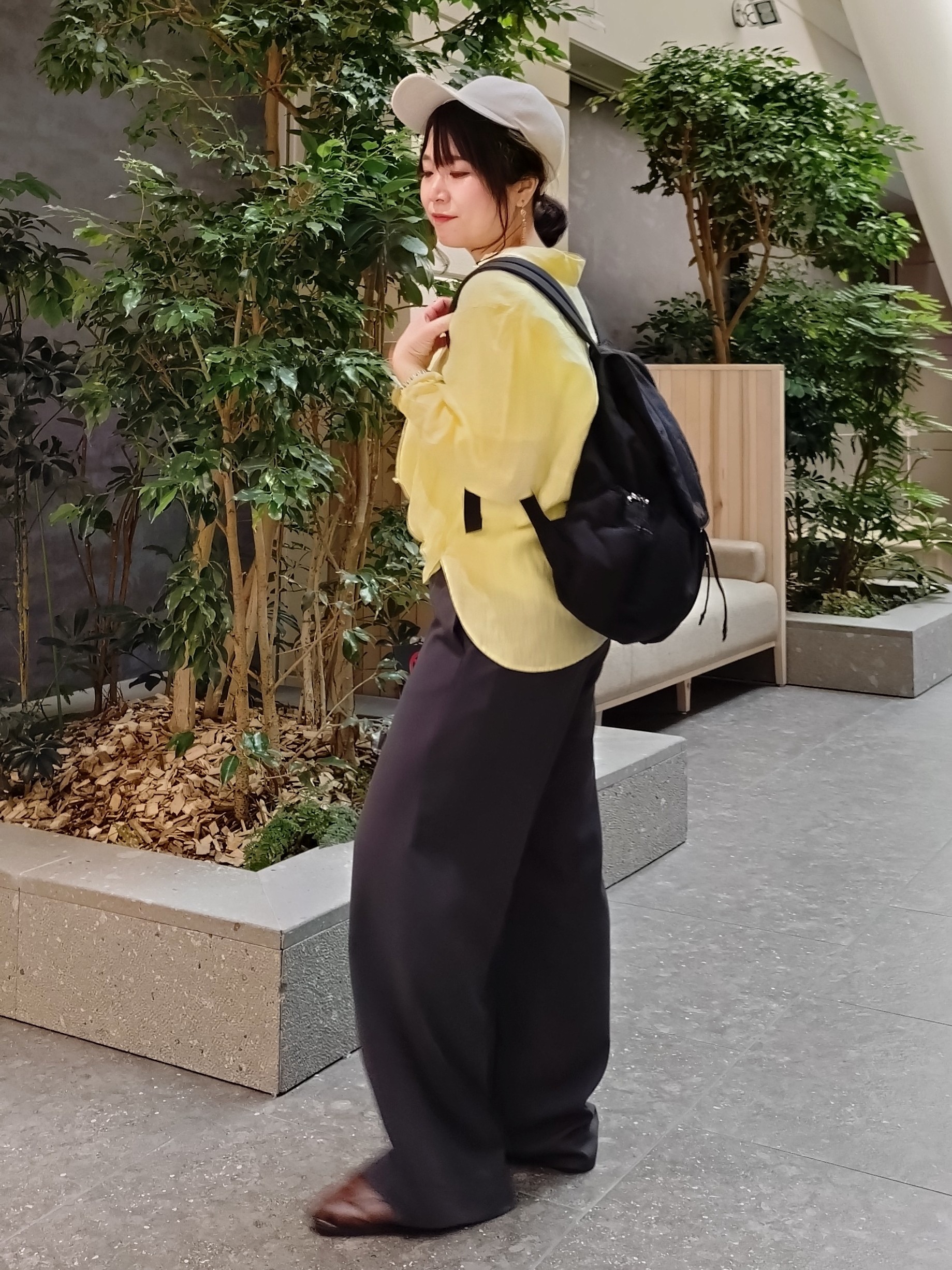 TOMOMIさんの「INDIVI｜【接触冷感／2WAY】カシュクールリネンシャツ」を使ったコーディネート