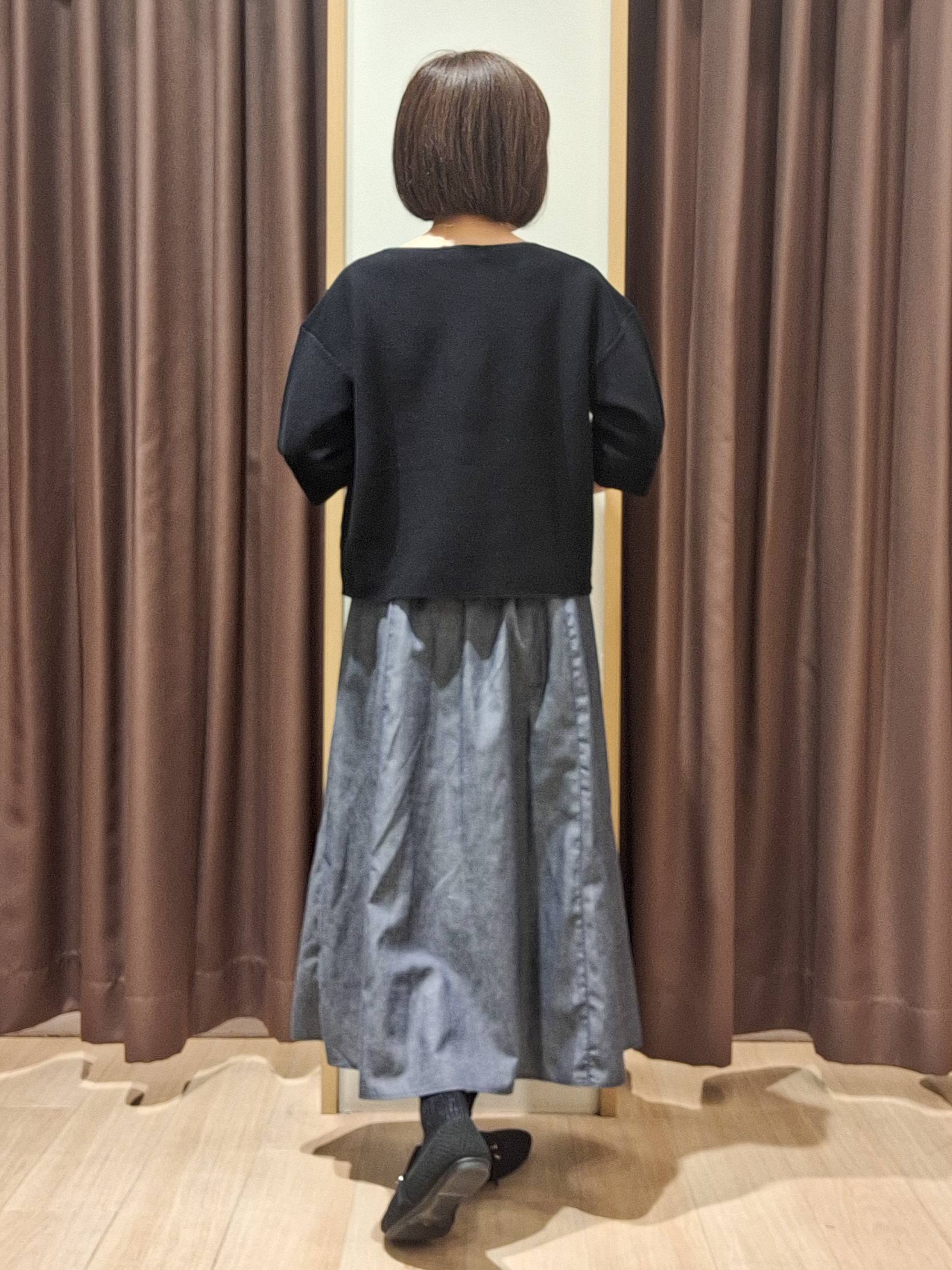 ウタさんの「grove｜【洗濯機OK】レイヤードにもおすすめ、軽やかクロップドニット」を使ったコーディネート