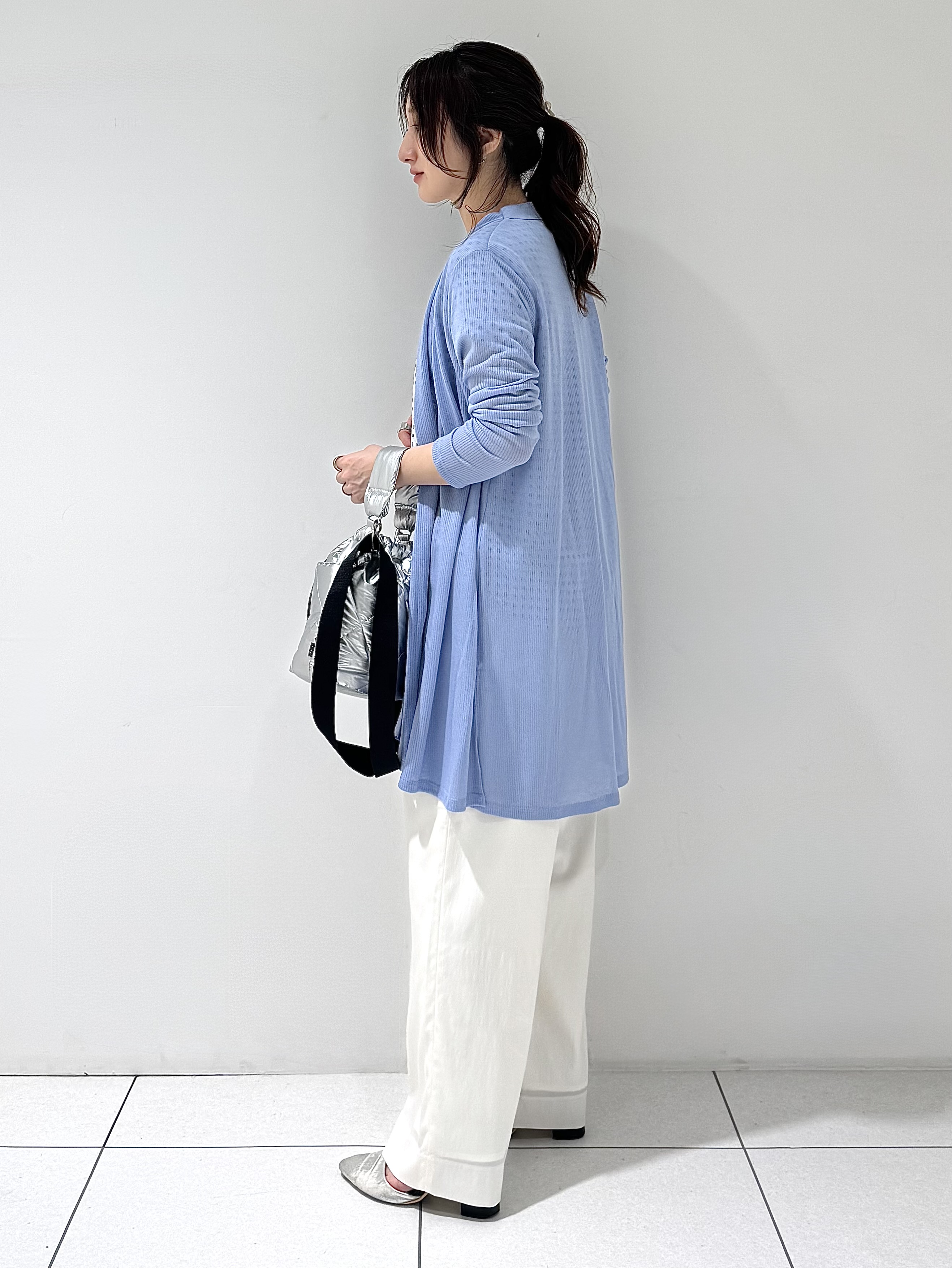 そんさんの「INDIVI｜【洗える／アンサンブル可能】シアーストライプカーディガン」を使ったコーディネート