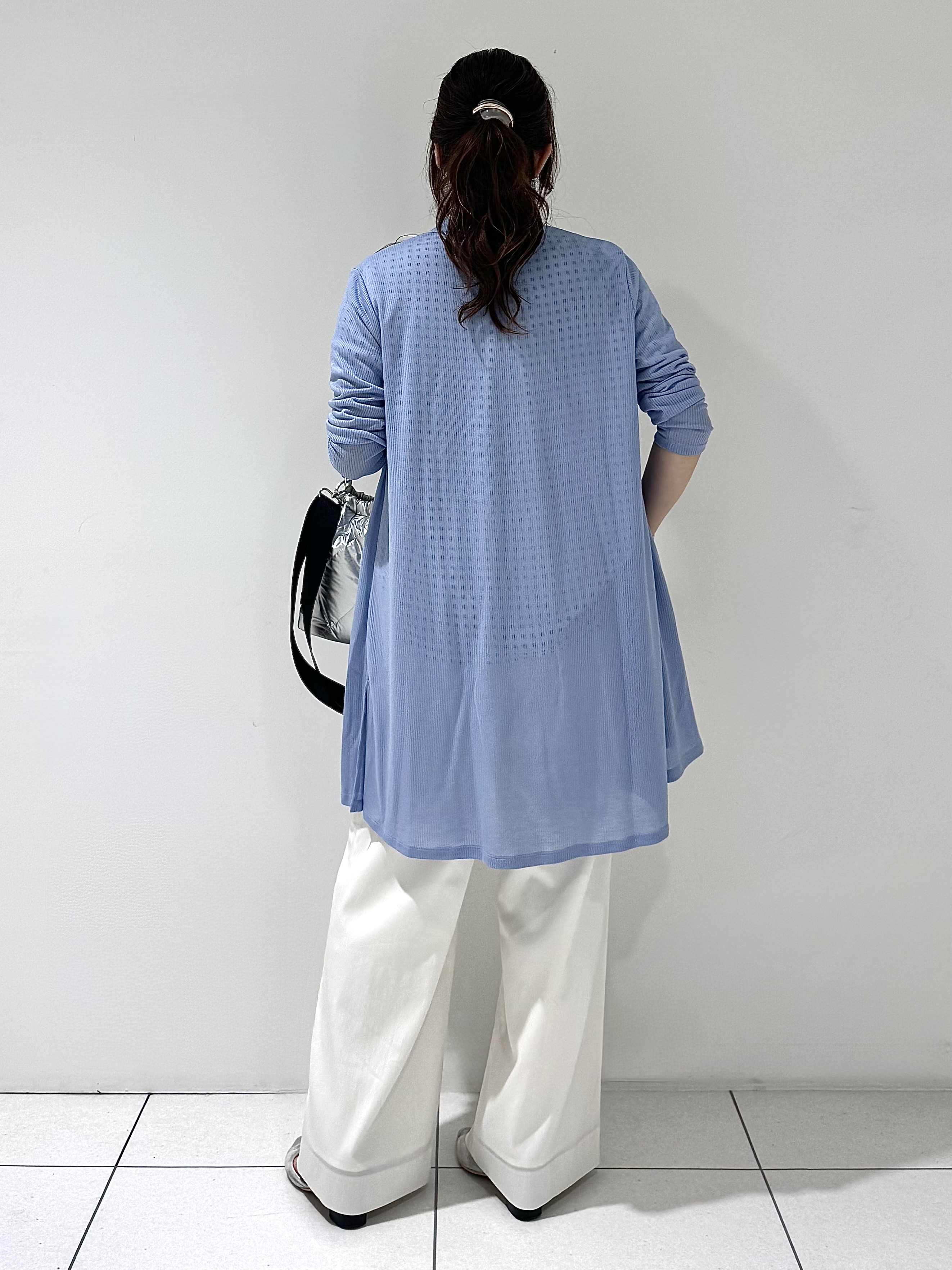 そんさんの「INDIVI｜【洗える／アンサンブル可能】シアーストライプカーディガン」を使ったコーディネート