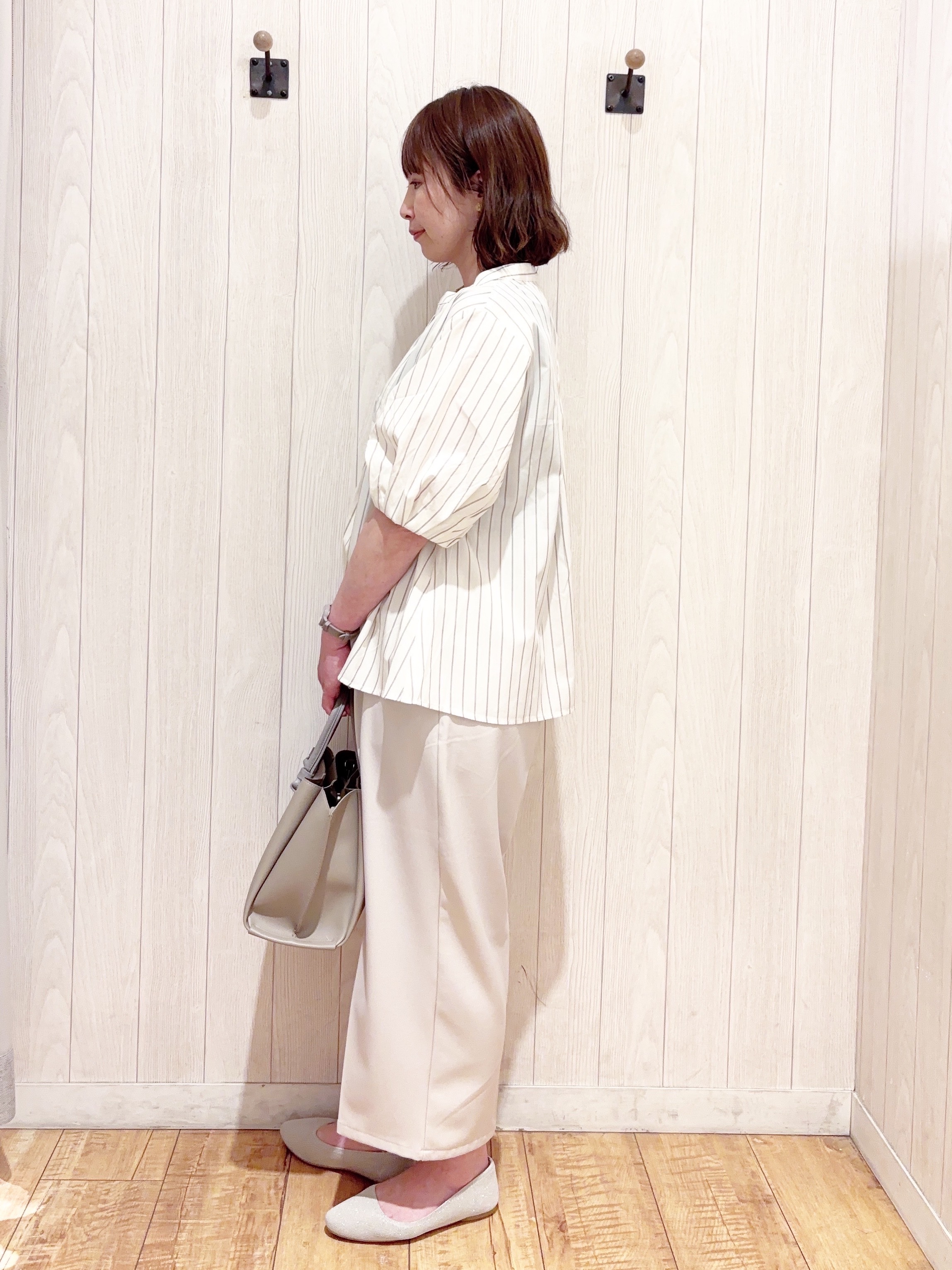 あいこさんの「SHOO･LA･RUE｜【高レビュー/洗濯後しわになりにくい/インせず着られる】自然に体型カバー 麻調ペプラムブラウス」を使ったコーディネート