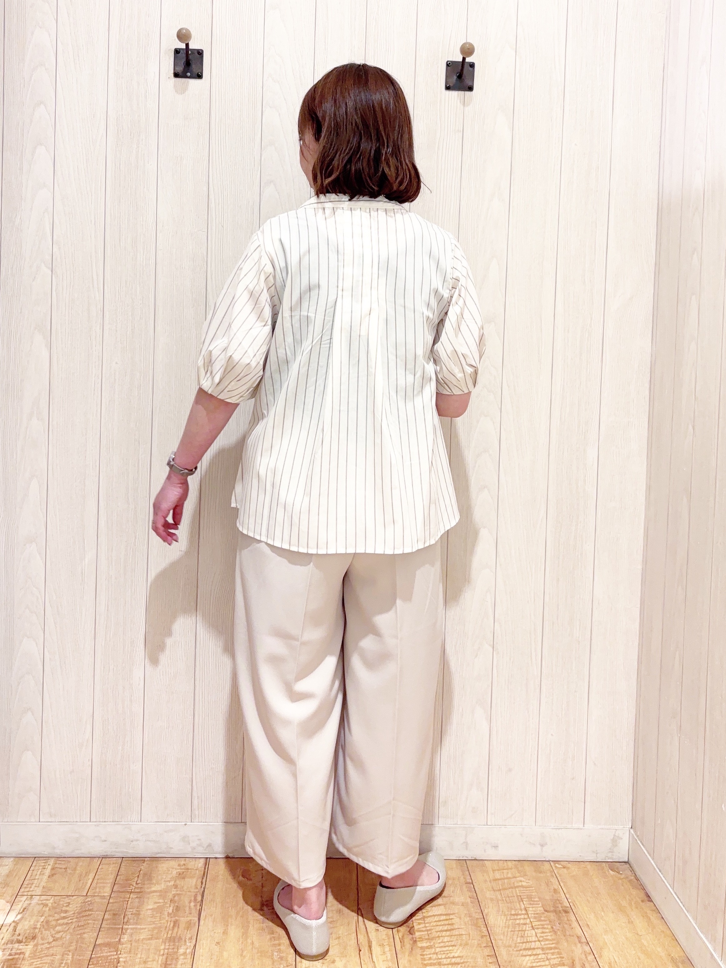 あいこさんの「SHOO･LA･RUE｜【高レビュー/洗濯後しわになりにくい/インせず着られる】自然に体型カバー 麻調ペプラムブラウス」を使ったコーディネート