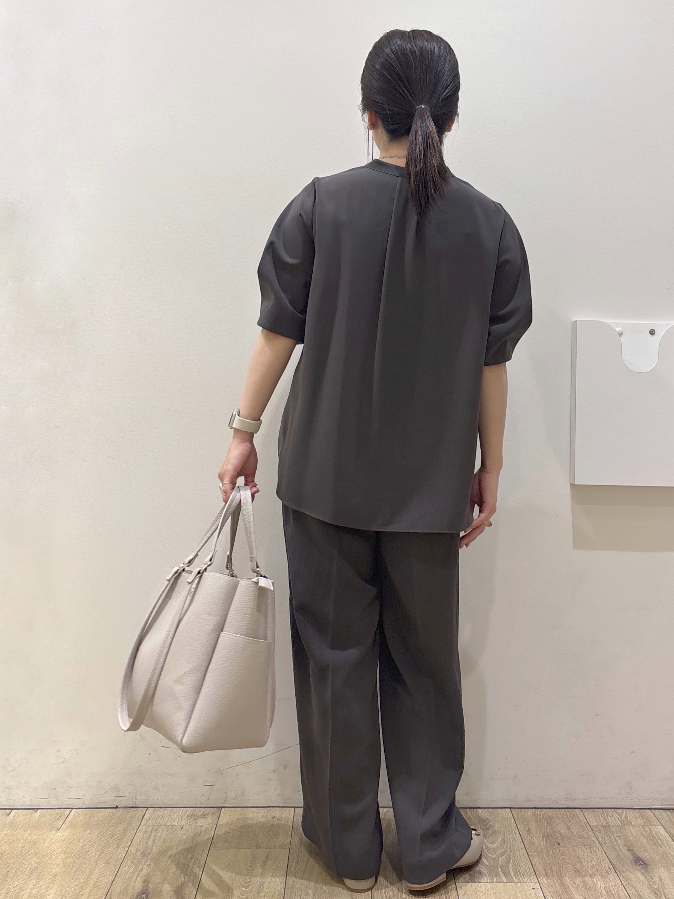 mameさんの「OPAQUE.CLIP｜【ストレッチ／防シワ／洗濯機OK】タックスリーブブラウス《SS～LL／6col／セットアップ可》」を使ったコーディネート