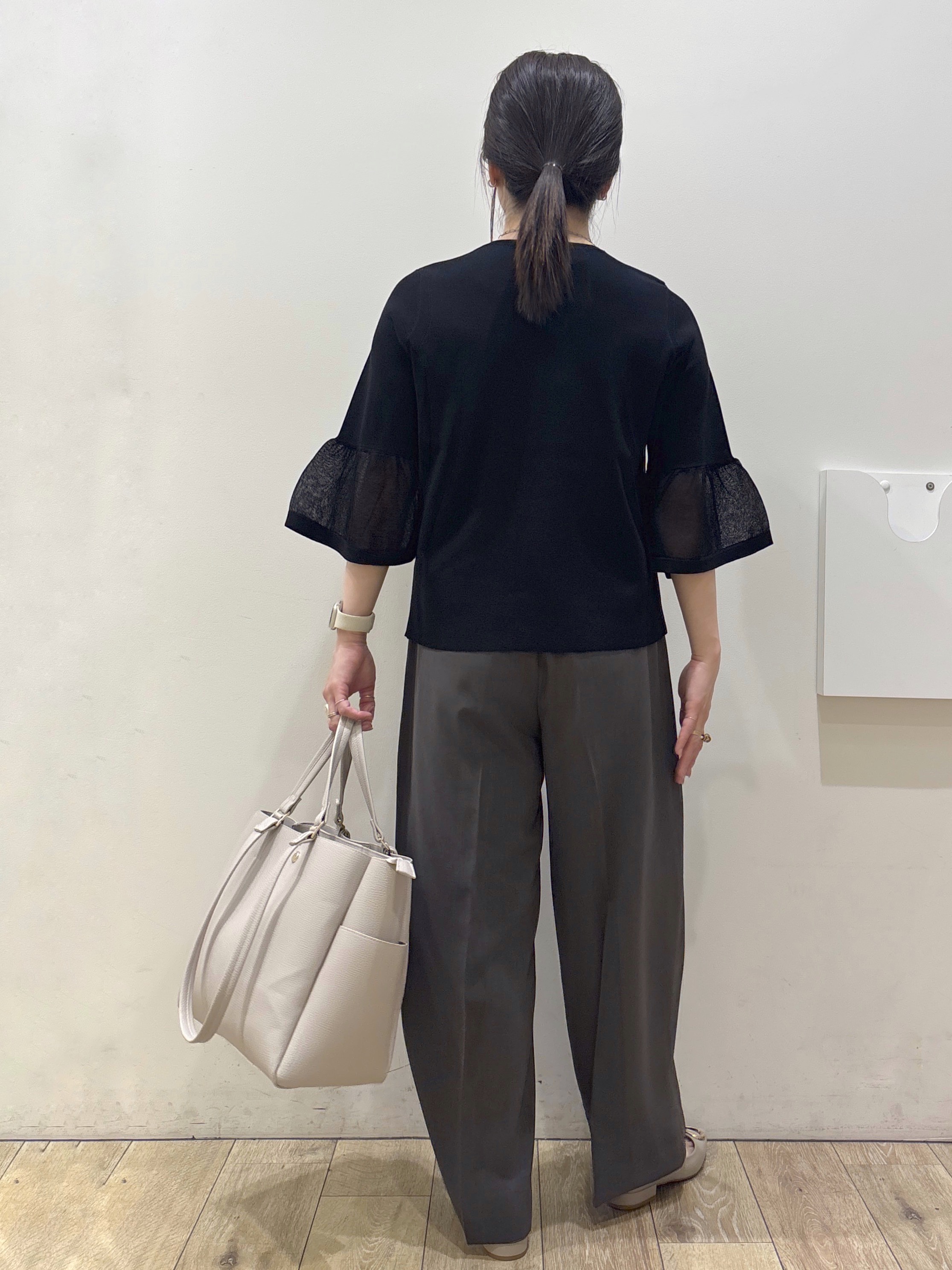 mameさんの「OPAQUE.CLIP｜シアーフレアスリーブニット【洗濯機OK／抗ピル】」を使ったコーディネート