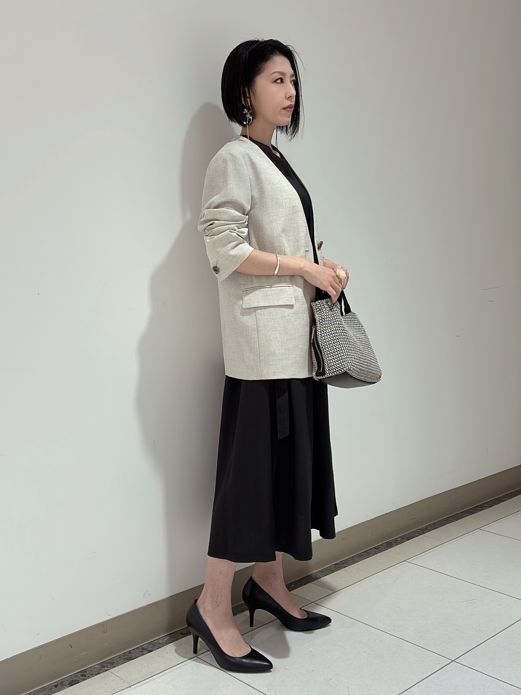 環さんの「UNTITLED｜◆【さらりと快適/セットアップ可/UV/接触冷感】スラブカラーレスジャケット」を使ったコーディネート