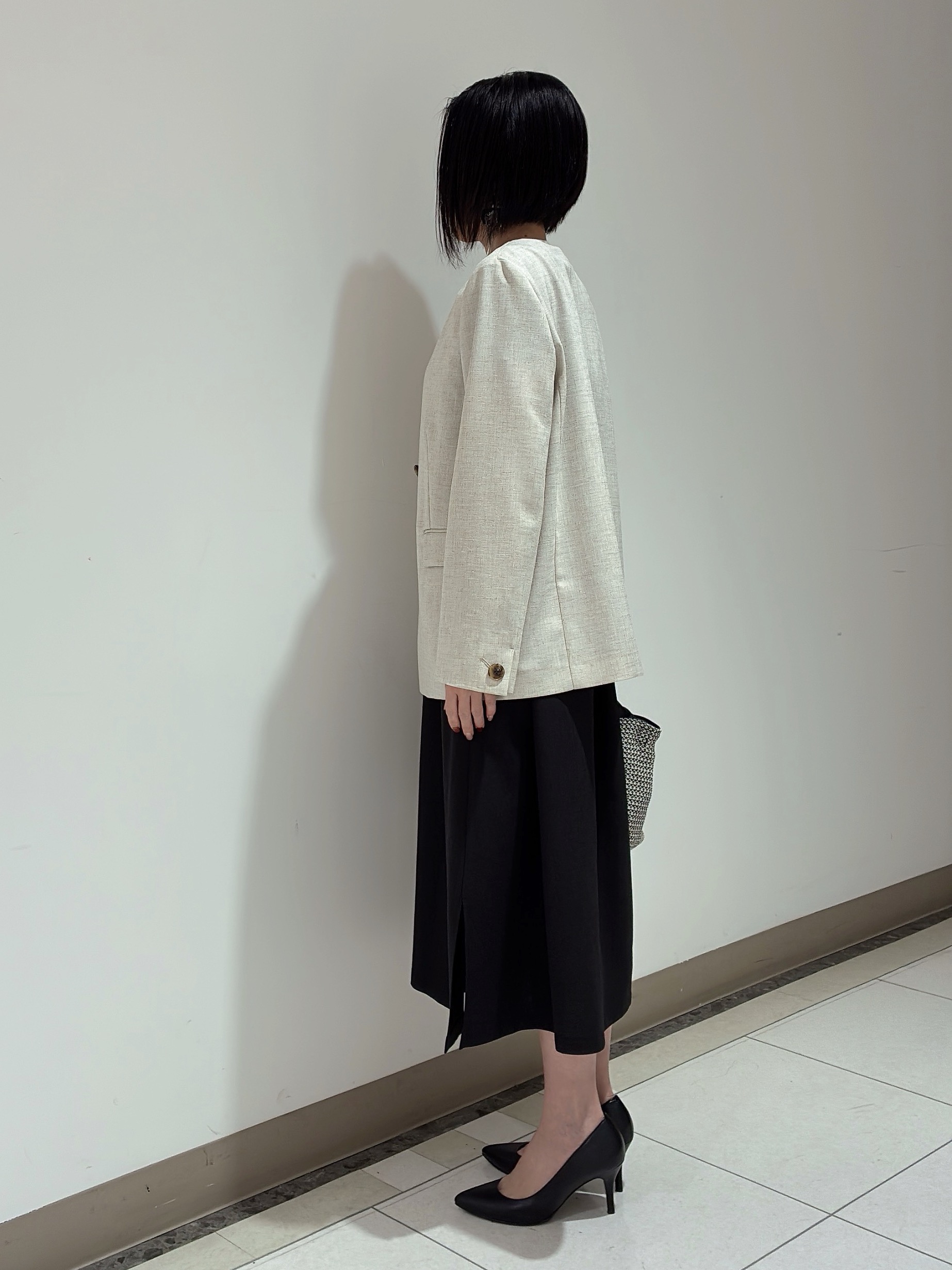 環さんの「UNTITLED｜◆【さらりと快適/セットアップ可/UV/接触冷感】スラブカラーレスジャケット」を使ったコーディネート