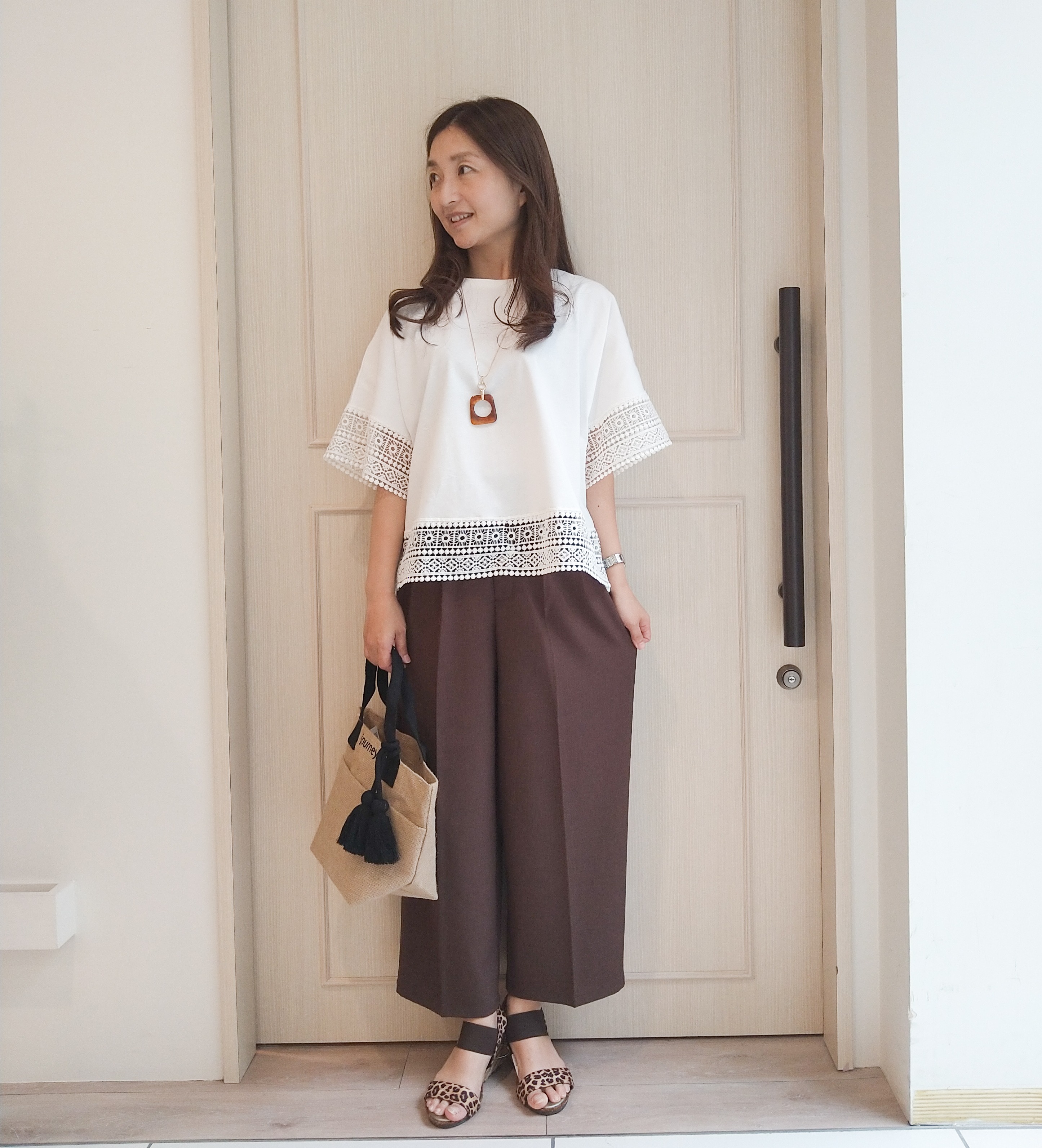 mi-saさんの「SHOO･LA･RUE｜【洗濯機可/体型カバー/S-LL】レース使いがポイント デザインTシャツ」を使ったコーディネート