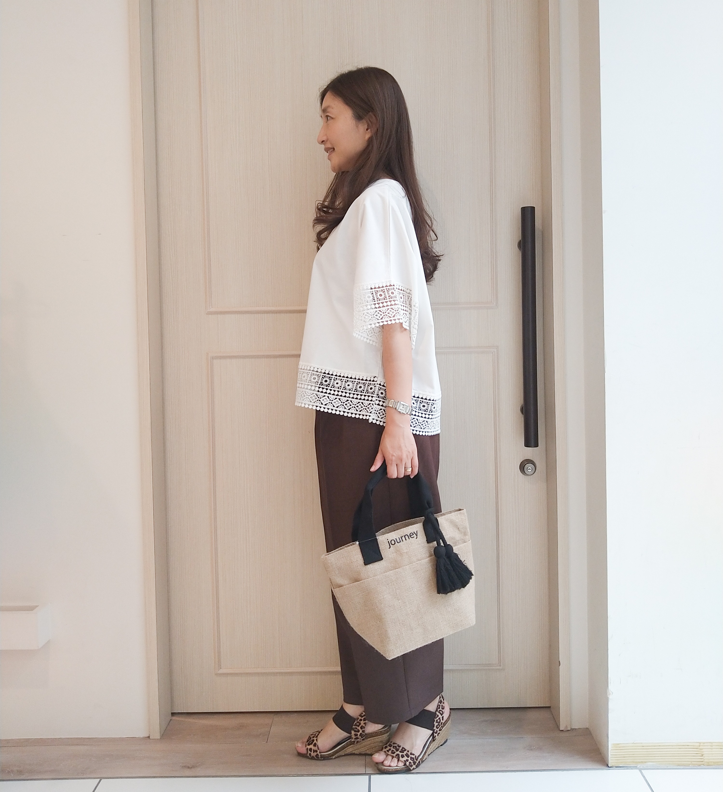 mi-saさんの「SHOO･LA･RUE｜【洗濯機可/体型カバー/S-LL】レース使いがポイント デザインTシャツ」を使ったコーディネート