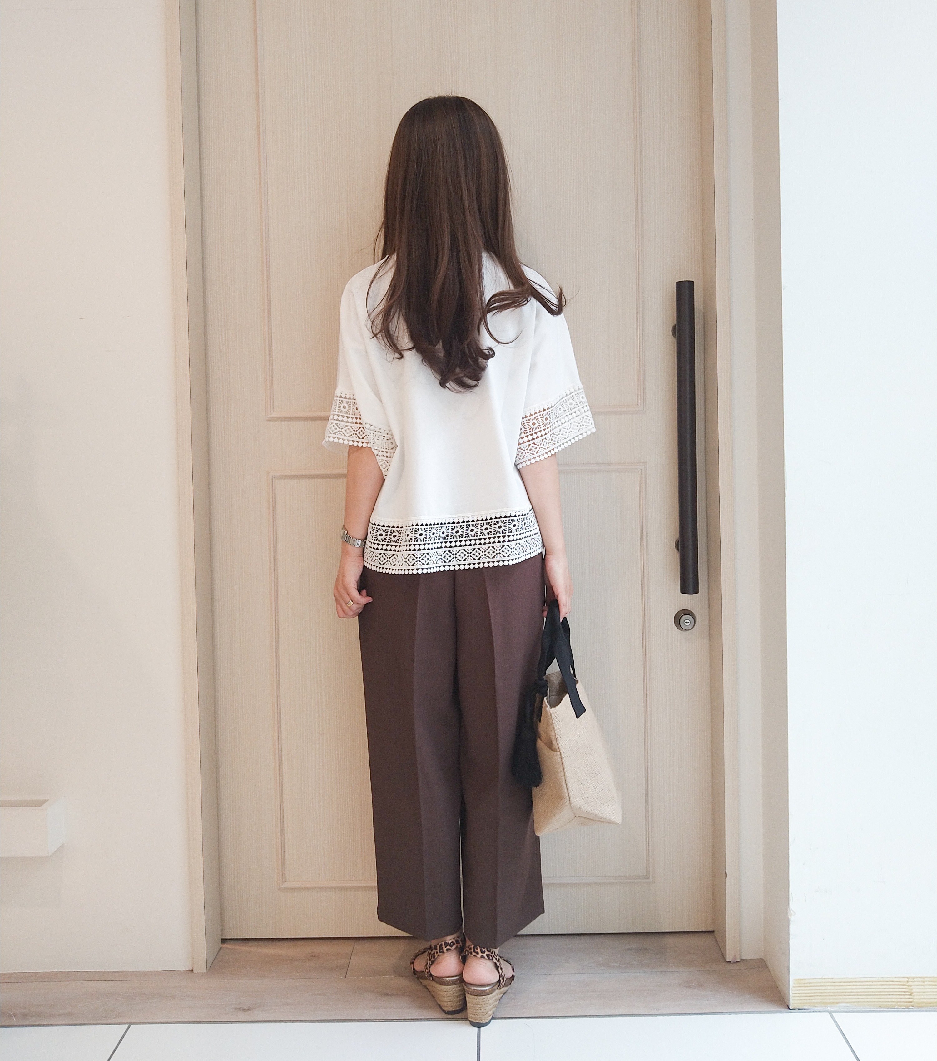 mi-saさんの「SHOO･LA･RUE｜【洗濯機可/体型カバー/S-LL】レース使いがポイント デザインTシャツ」を使ったコーディネート