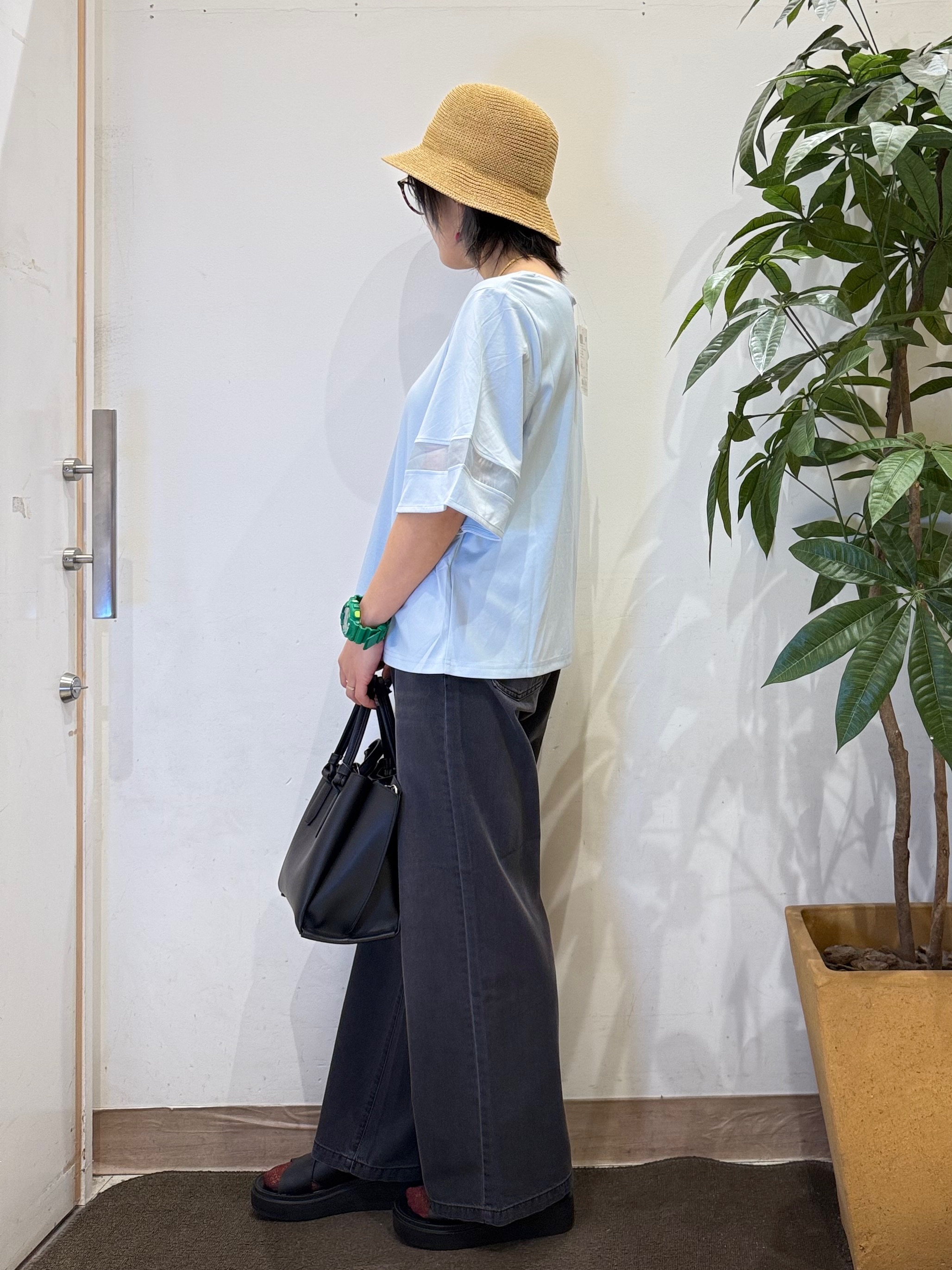 misakiさんの「SHOO･LA･RUE｜【洗濯機後しわになりにくい/S-LL】お袖のシアーで抜け感プラス 二の腕隠せるフレアスリーブトップス」を使ったコーディネート
