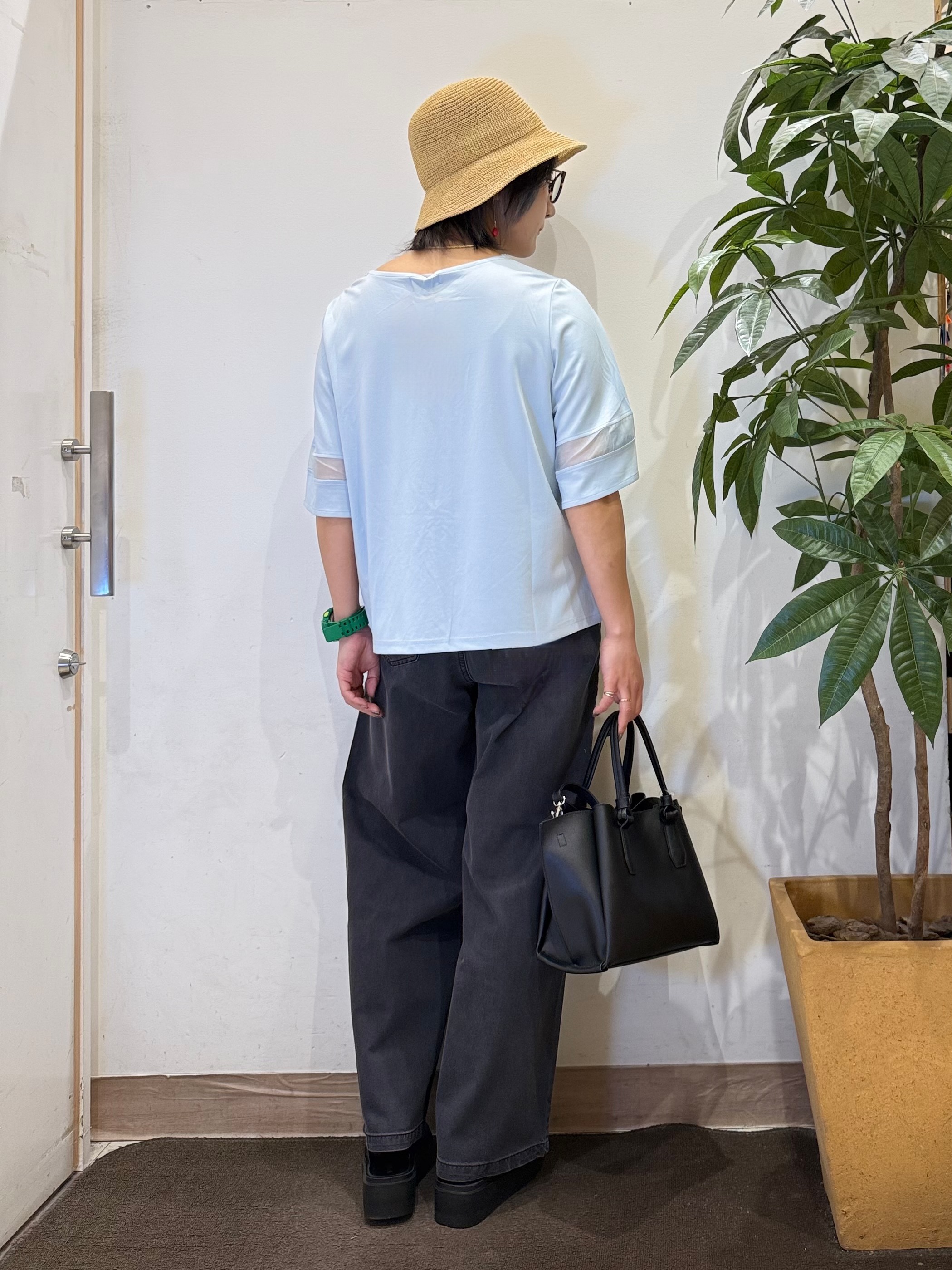 misakiさんの「SHOO･LA･RUE｜【洗濯機後しわになりにくい/S-LL】お袖のシアーで抜け感プラス 二の腕隠せるフレアスリーブトップス」を使ったコーディネート