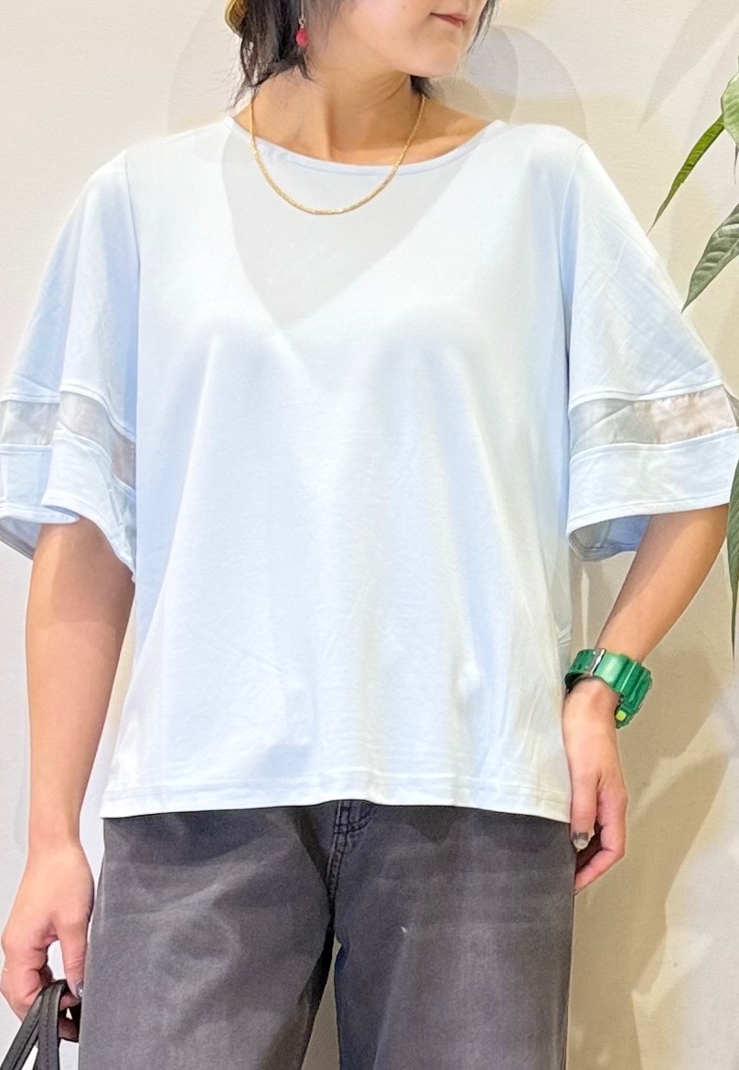 misakiさんの「SHOO･LA･RUE｜【洗濯機後しわになりにくい/S-LL】お袖のシアーで抜け感プラス 二の腕隠せるフレアスリーブトップス」を使ったコーディネート