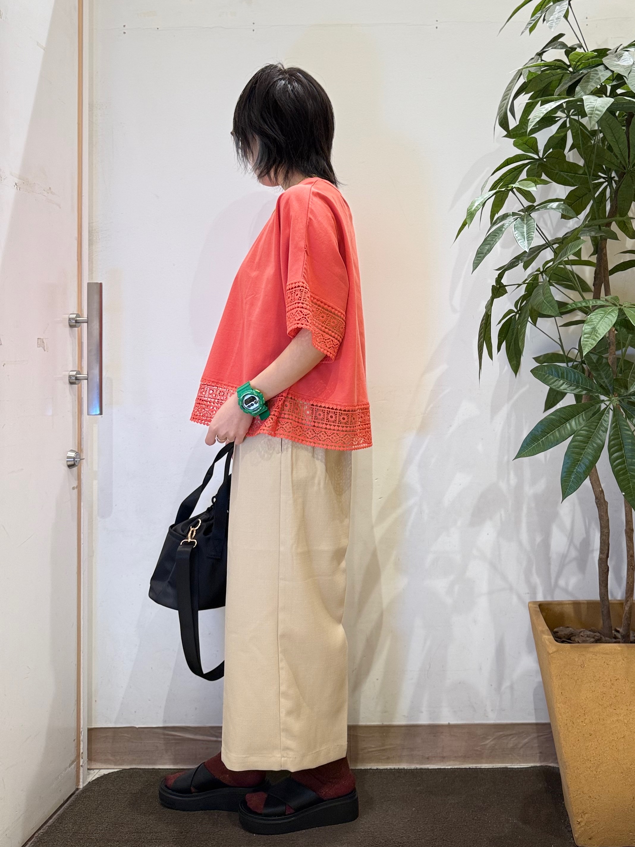 misakiさんの「SHOO･LA･RUE｜【洗濯機可/体型カバー/S-LL】レース使いがポイント デザインTシャツ」を使ったコーディネート