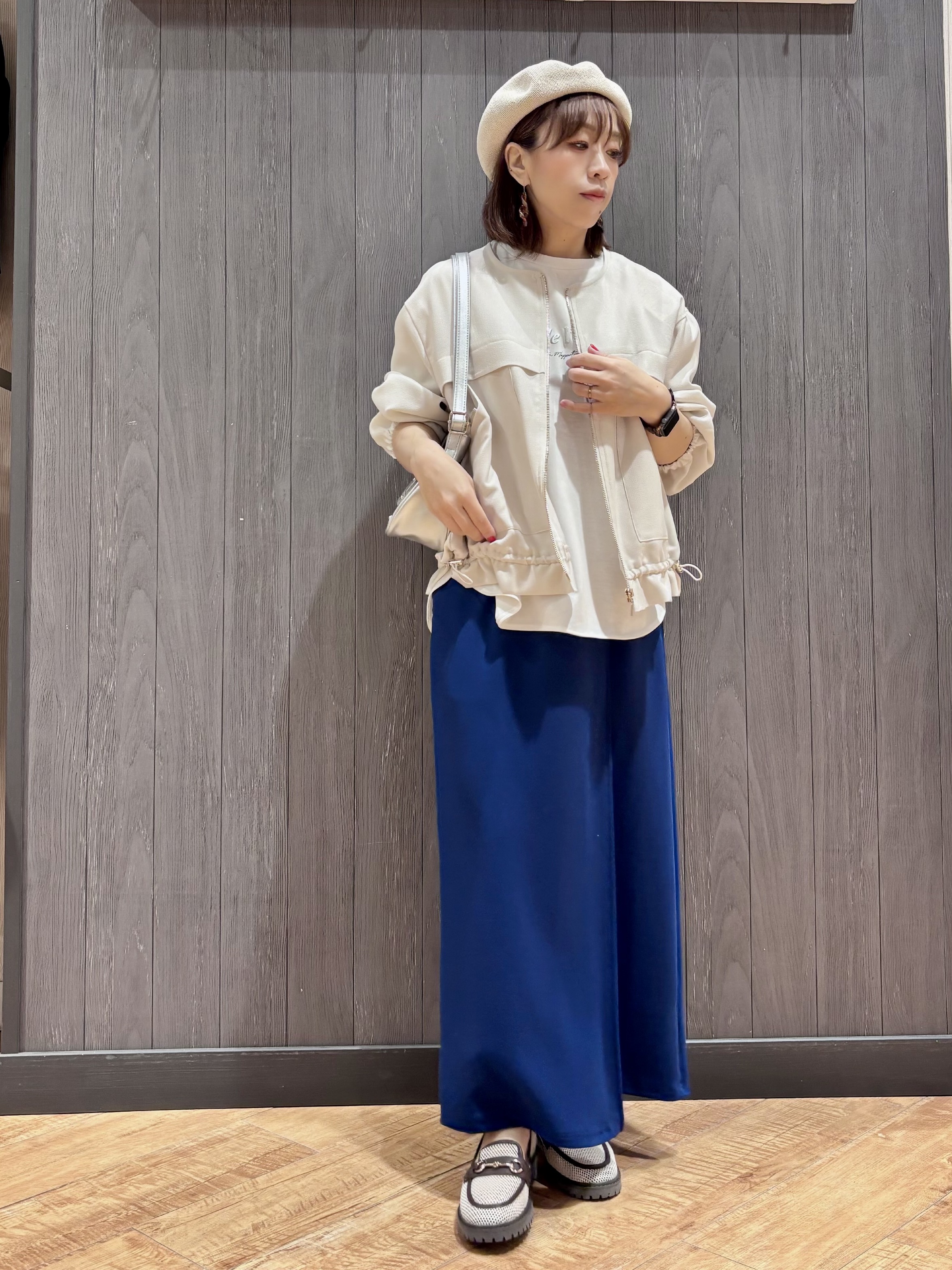 meiさんの「SHOO･LA･RUE｜【ひんやり/UV/S-LL】お袖ふんわり二の腕カバー ぷっくりラメプリントTシャツ」を使ったコーディネート