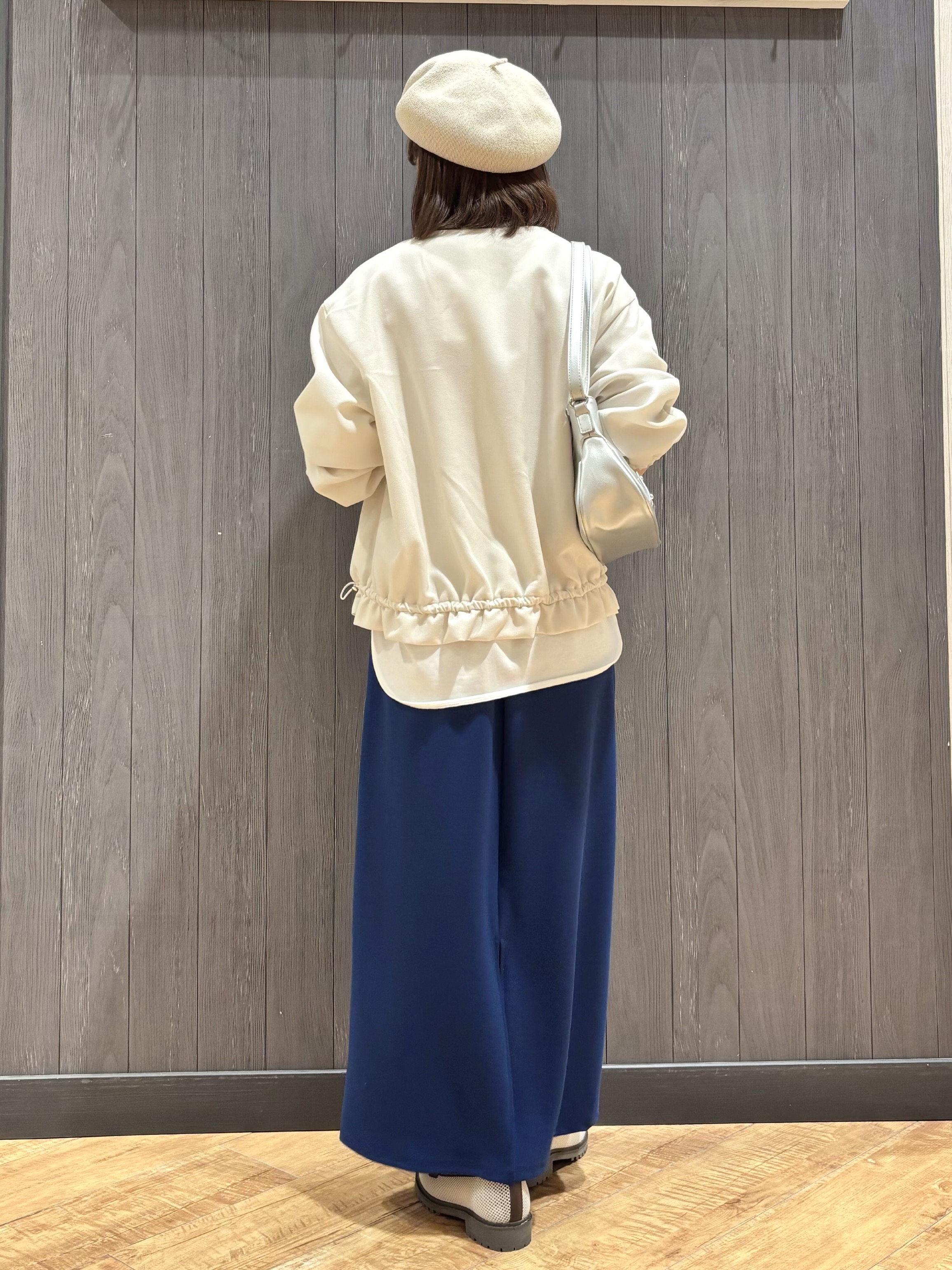 meiさんの「SHOO･LA･RUE｜【ひんやり/UV/S-LL】お袖ふんわり二の腕カバー ぷっくりラメプリントTシャツ」を使ったコーディネート
