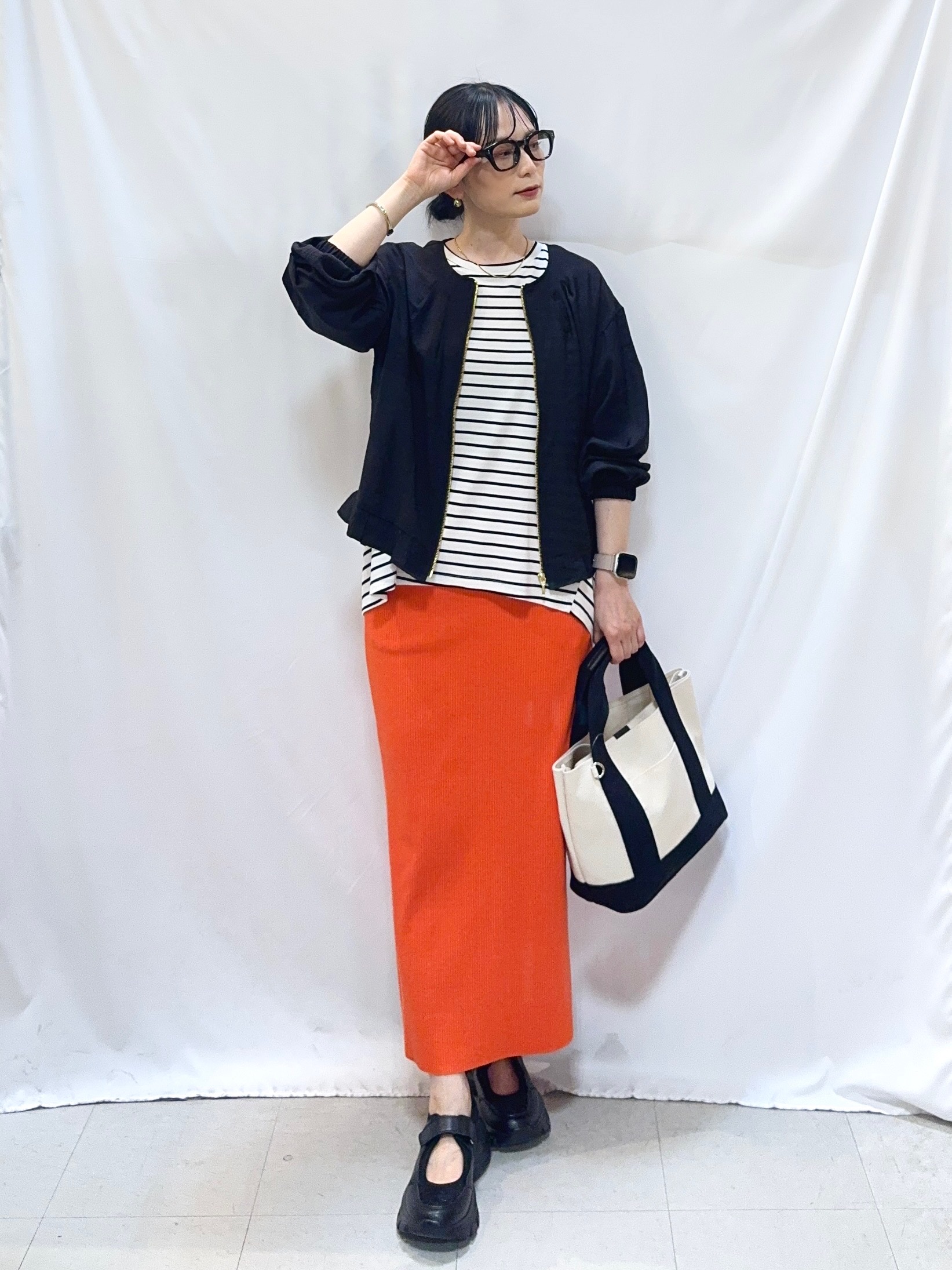 𝐇𝐢𝐫𝐨𝐦𝐢さんの「SHOO･LA･RUE｜【ひんやり/UV/S-LL/体型カバー】ゆるっとインせず決まる ひやとろドルマンTシャツ」を使ったコーディネート