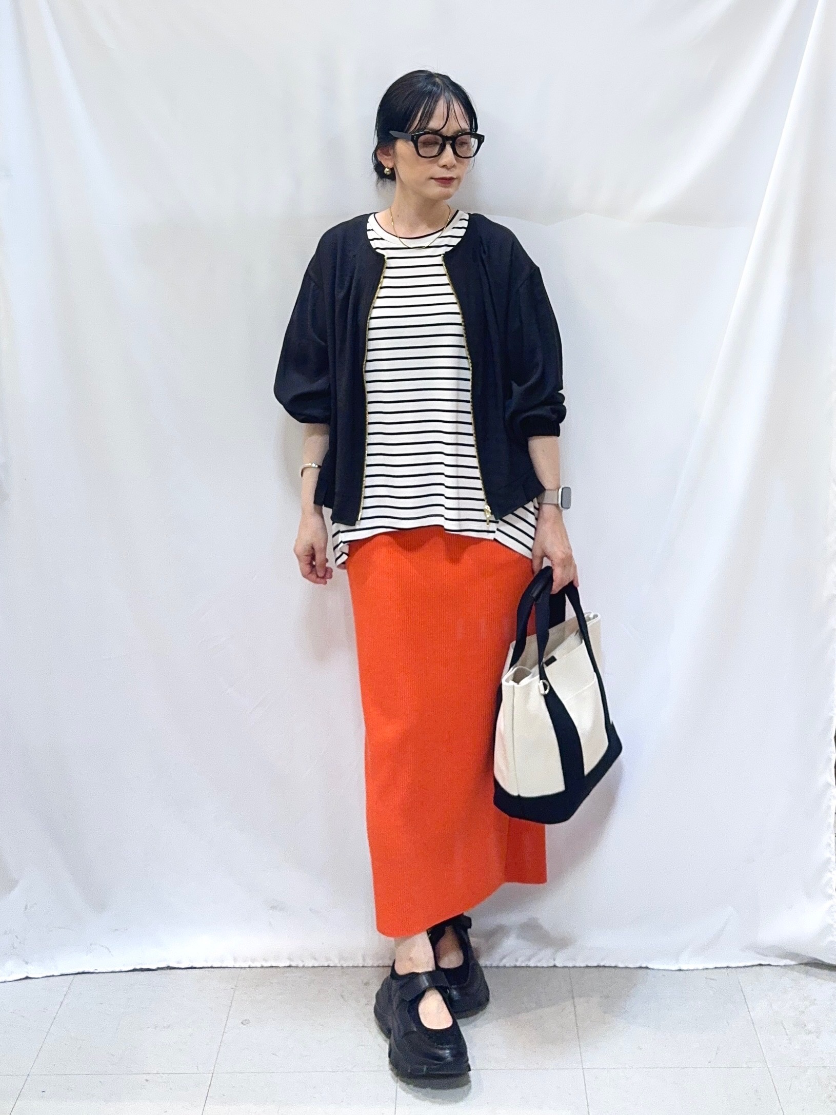 𝐇𝐢𝐫𝐨𝐦𝐢さんの「SHOO･LA･RUE｜【ひんやり/UV/S-LL/体型カバー】ゆるっとインせず決まる ひやとろドルマンTシャツ」を使ったコーディネート