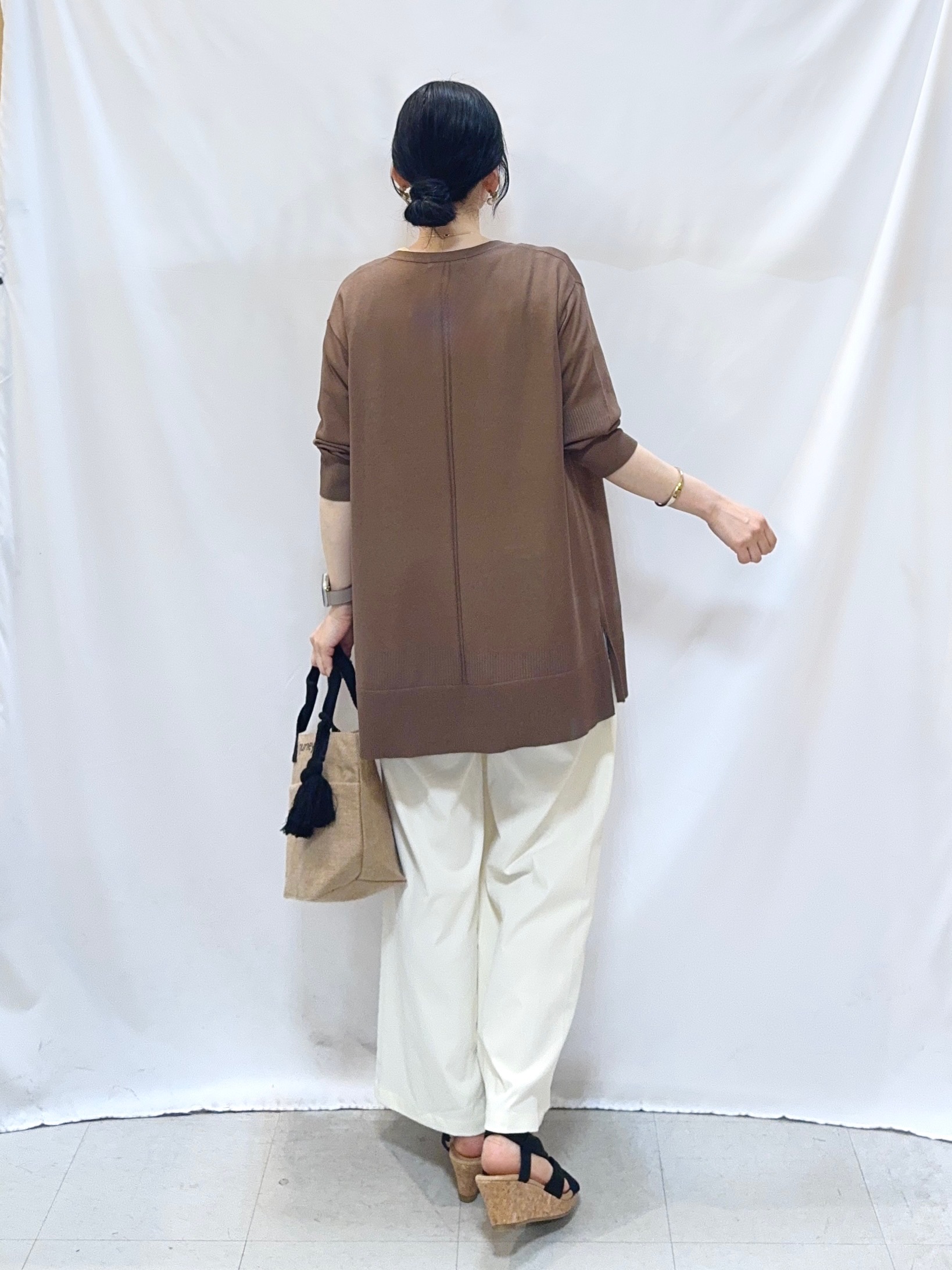 𝐇𝐢𝐫𝐨𝐦𝐢さんの「SHOO･LA･RUE｜【洗濯機可/S-LL】着る方がすっきり見えに マルチに使えるミドルトッパーカーディガン」を使ったコーディネート