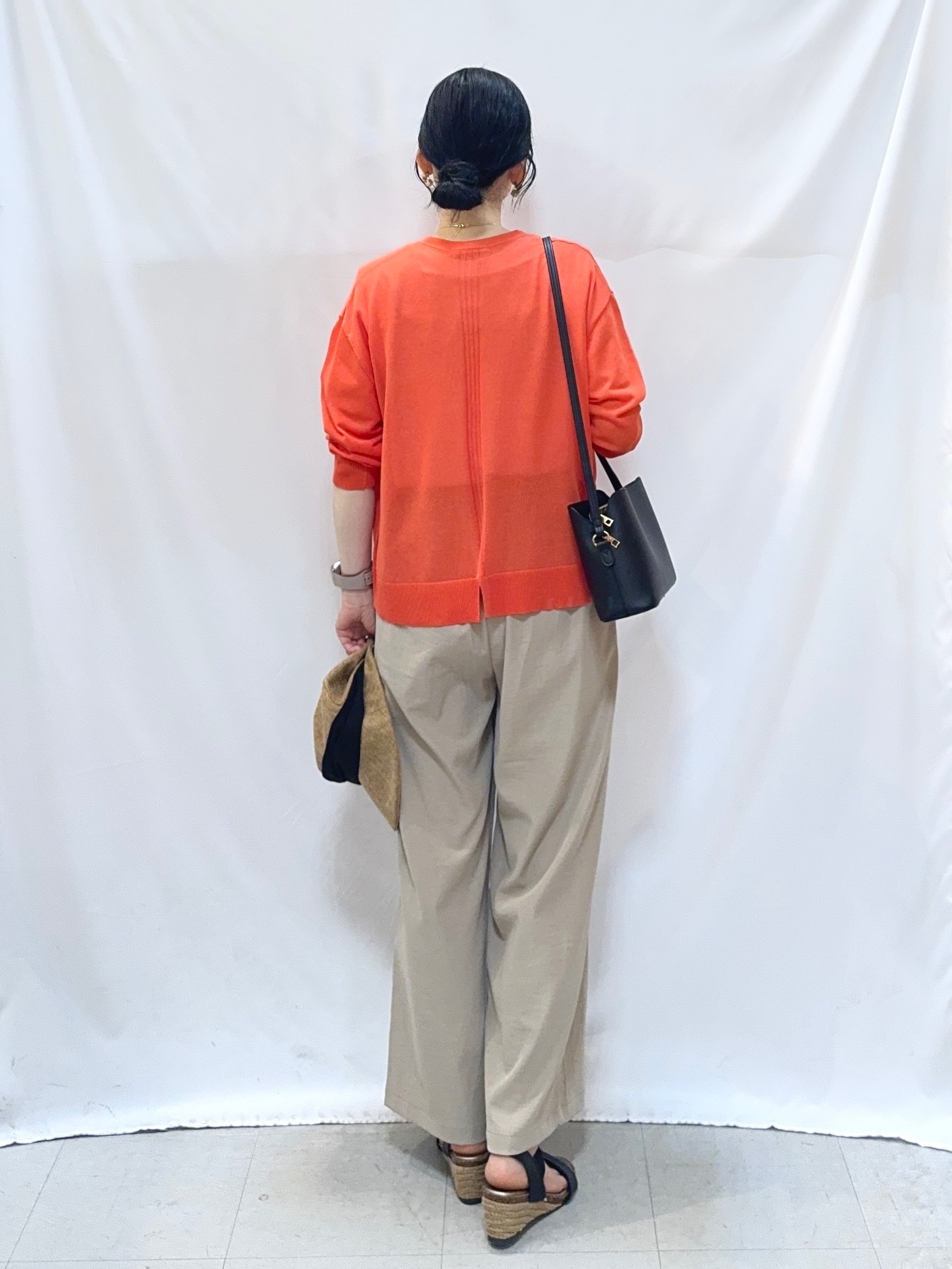 𝐇𝐢𝐫𝐨𝐦𝐢さんの「SHOO･LA･RUE｜【洗濯機可/S-LL】オンにもオフにも マルチに使えるボタンレスカーディガン」を使ったコーディネート