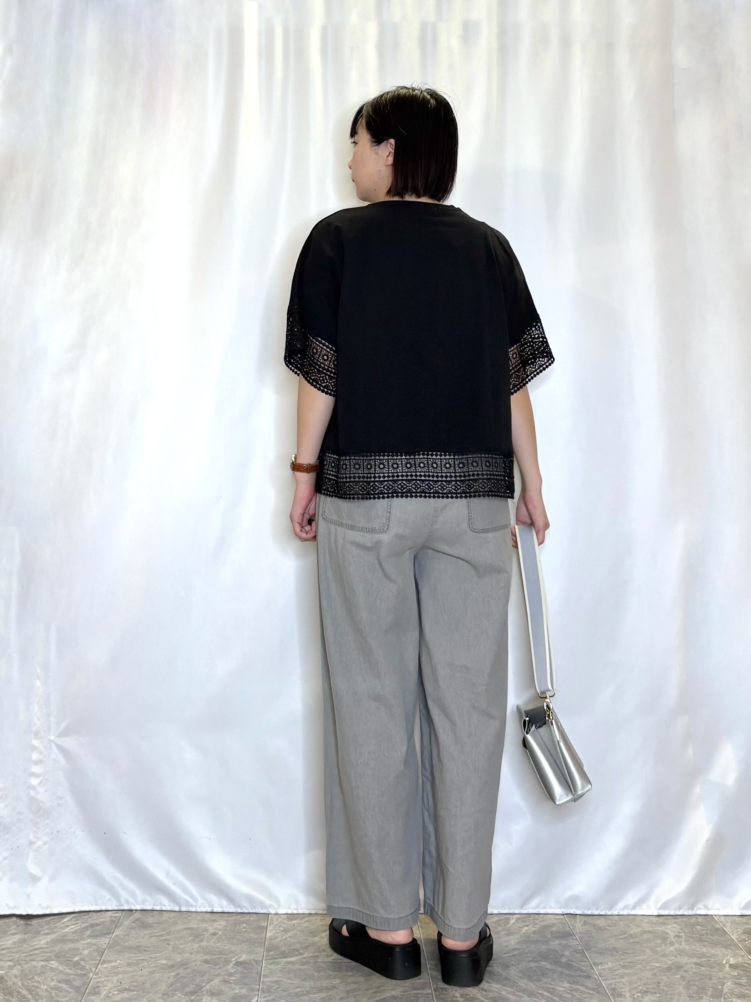 ネリさんの「SHOO･LA･RUE｜【洗濯機可/体型カバー/S-LL】レース使いがポイント デザインTシャツ」を使ったコーディネート