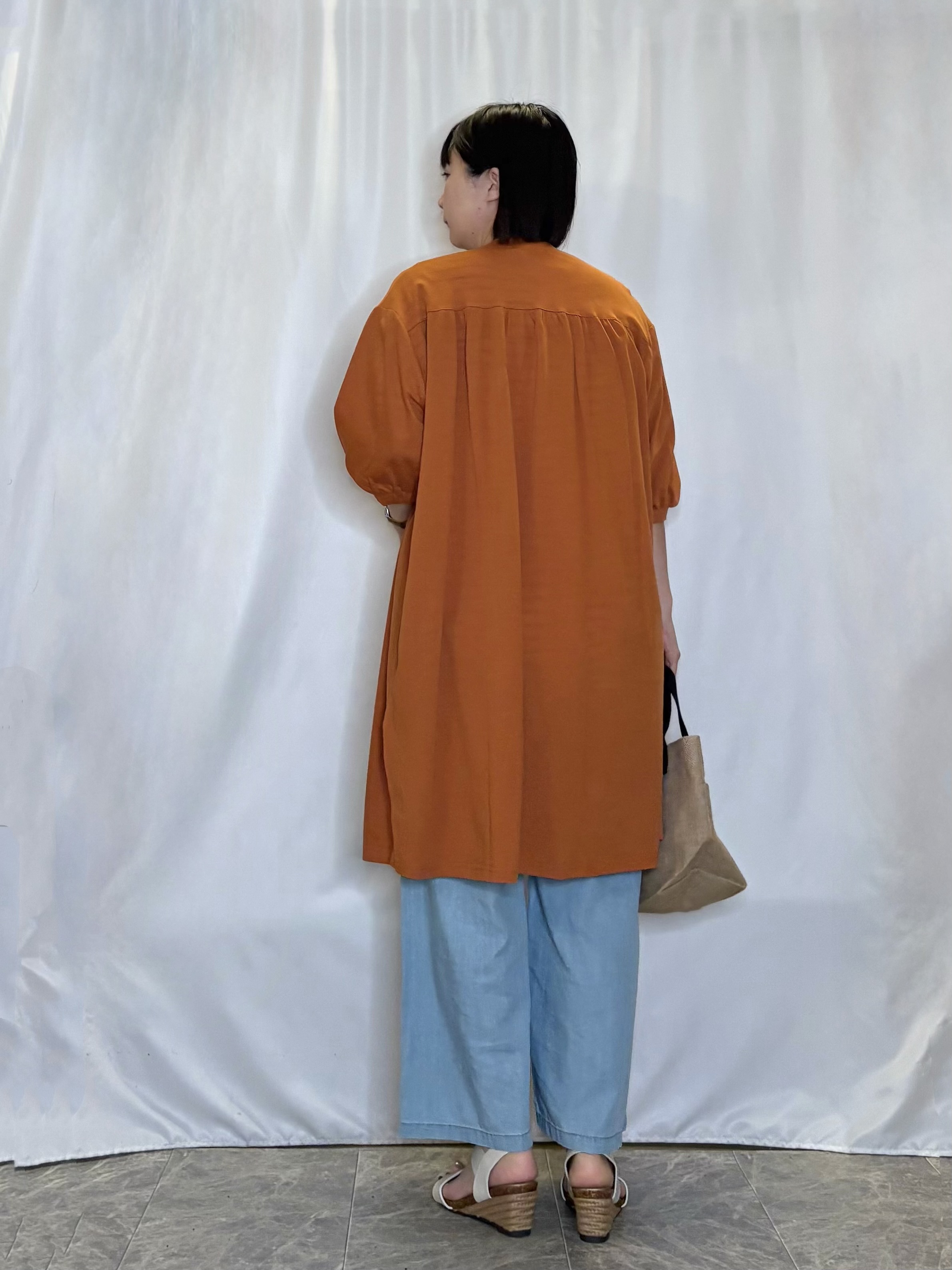 ネリさんの「SHOO･LA･RUE｜【ひんやり/UV/S-LL/体型カバー】ゆるっとインせず決まる ひやとろドルマンTシャツ」を使ったコーディネート